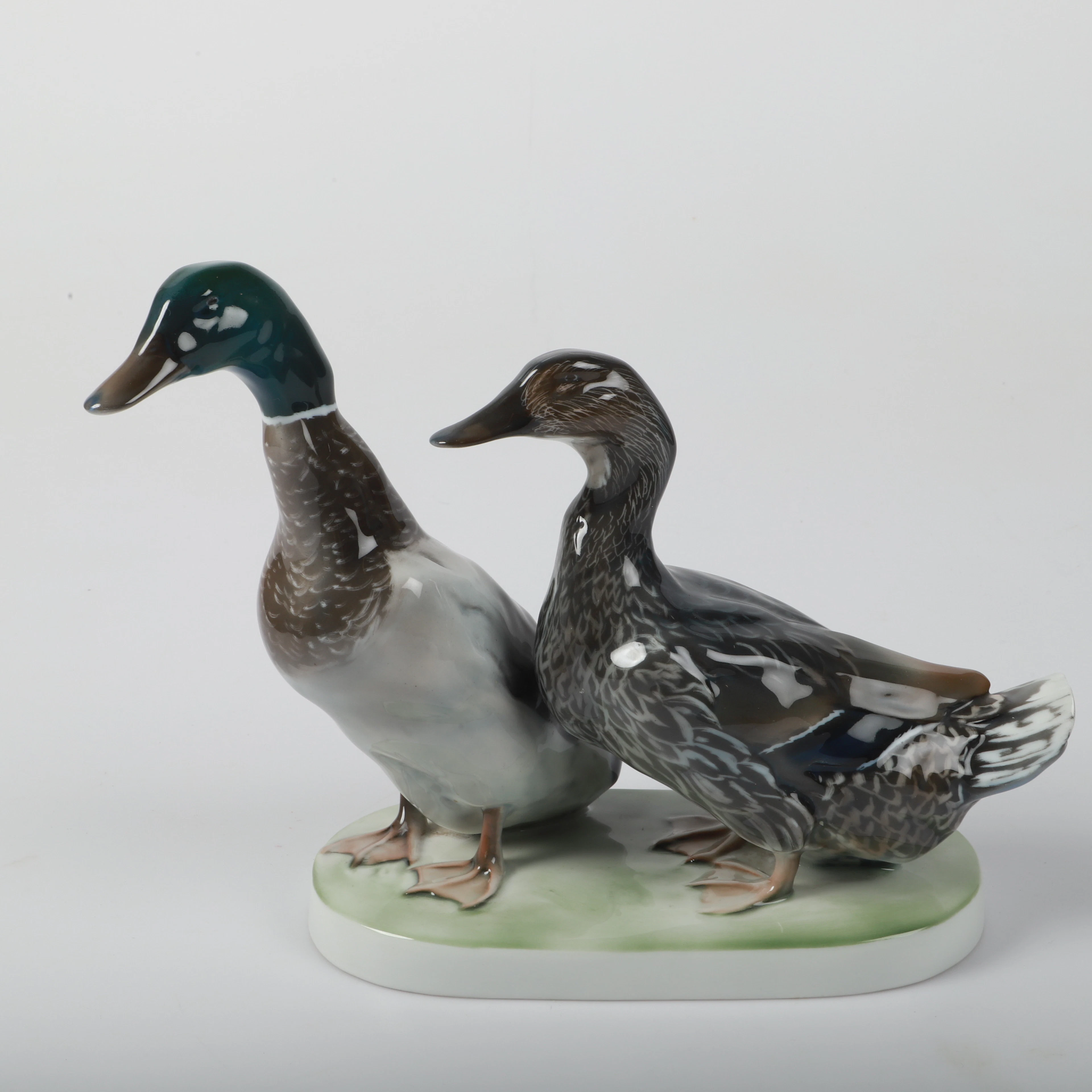 WILLY ZÜGEL. Figurin, två ankor, porslin, Rosenthal, Tyskland.