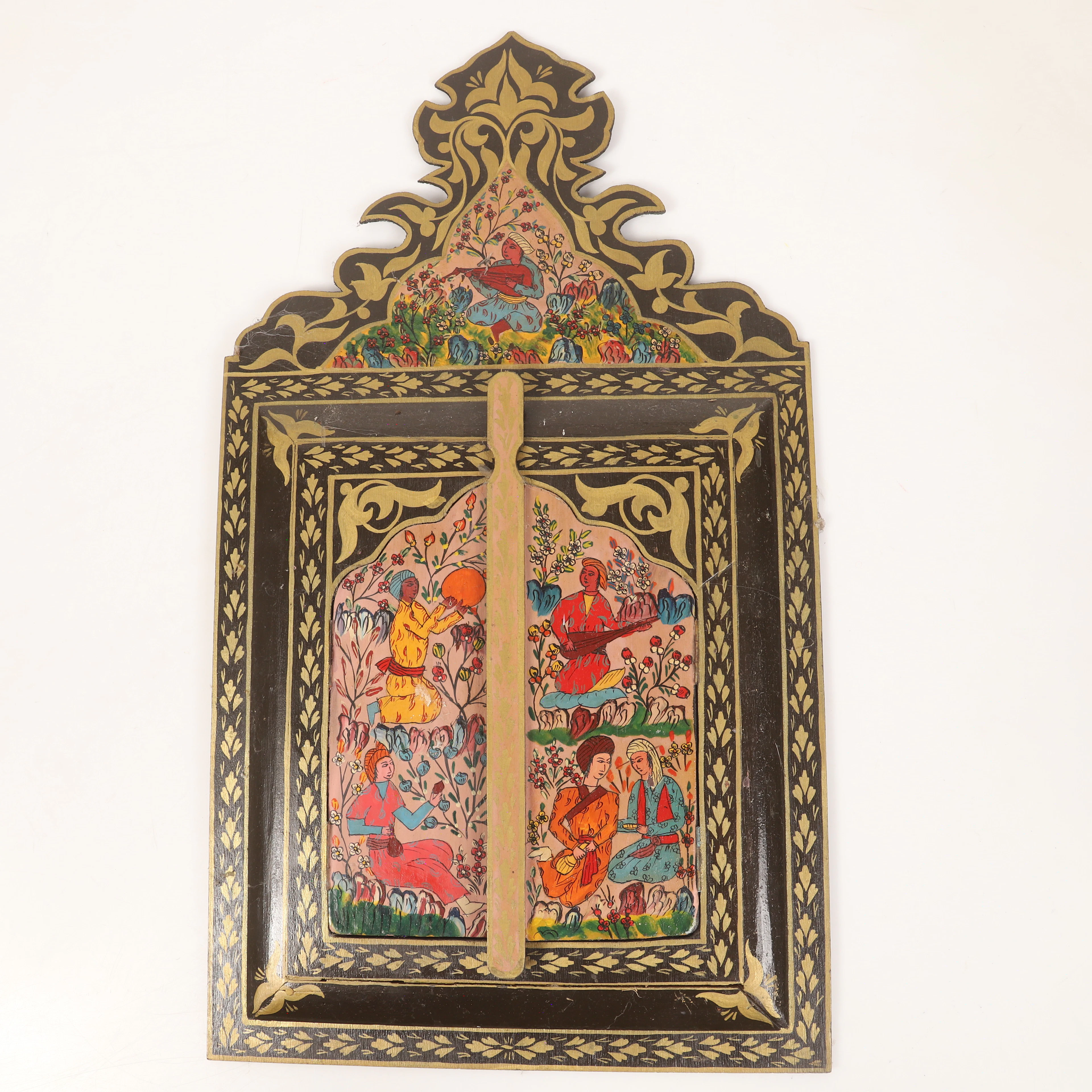 SPEGEL, dekormålat trä med orientaliskt motiv, 1900/2000-tal.