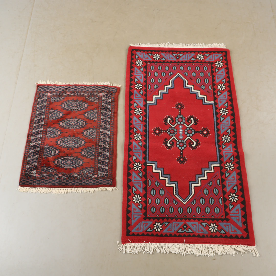 MATTOR, 2 stycken orientaliska.