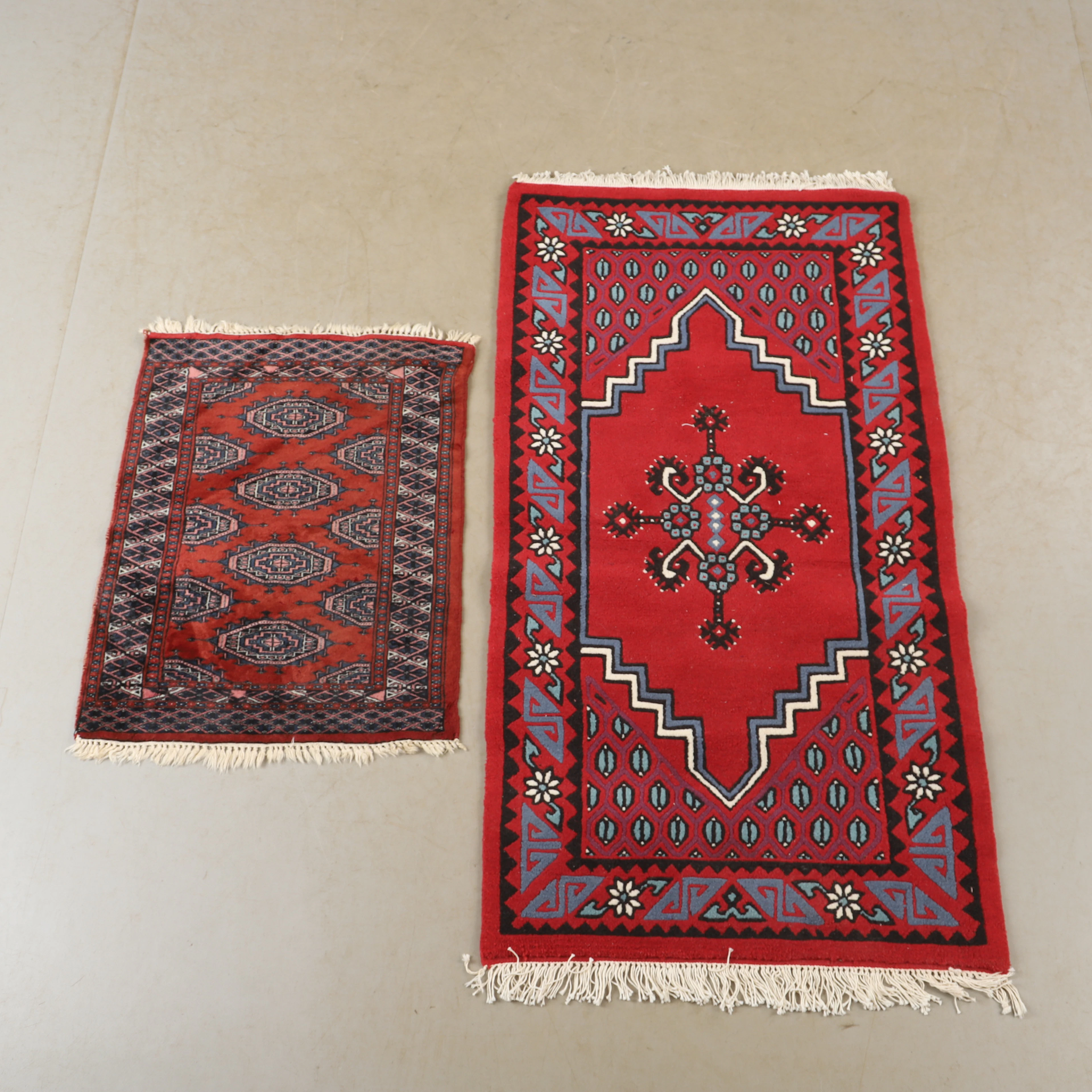 MATTOR, 2 stycken orientaliska.