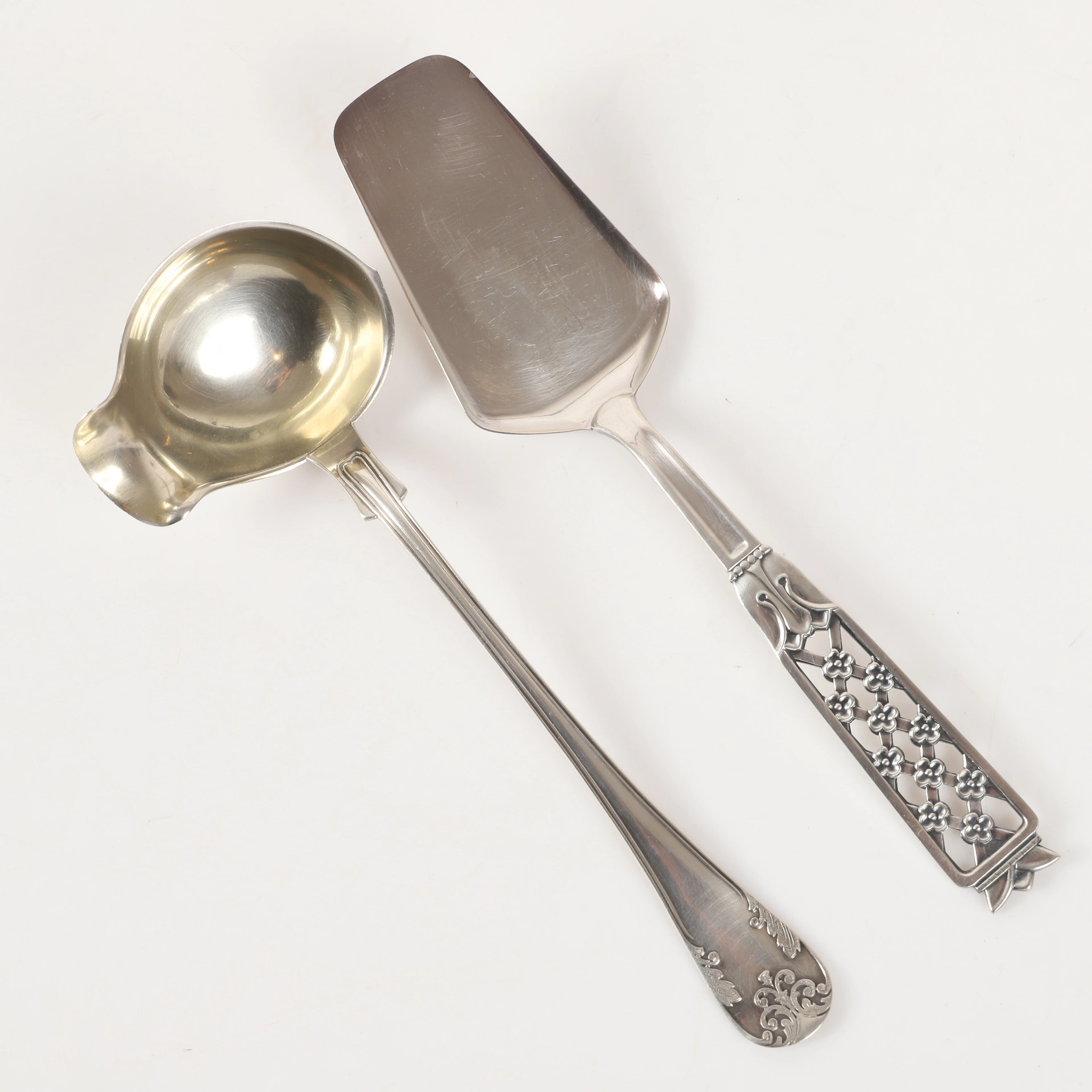 TÅRTSPADE SAMT SÅSSLEV, "Franska liljan" samt "Princess", silver.