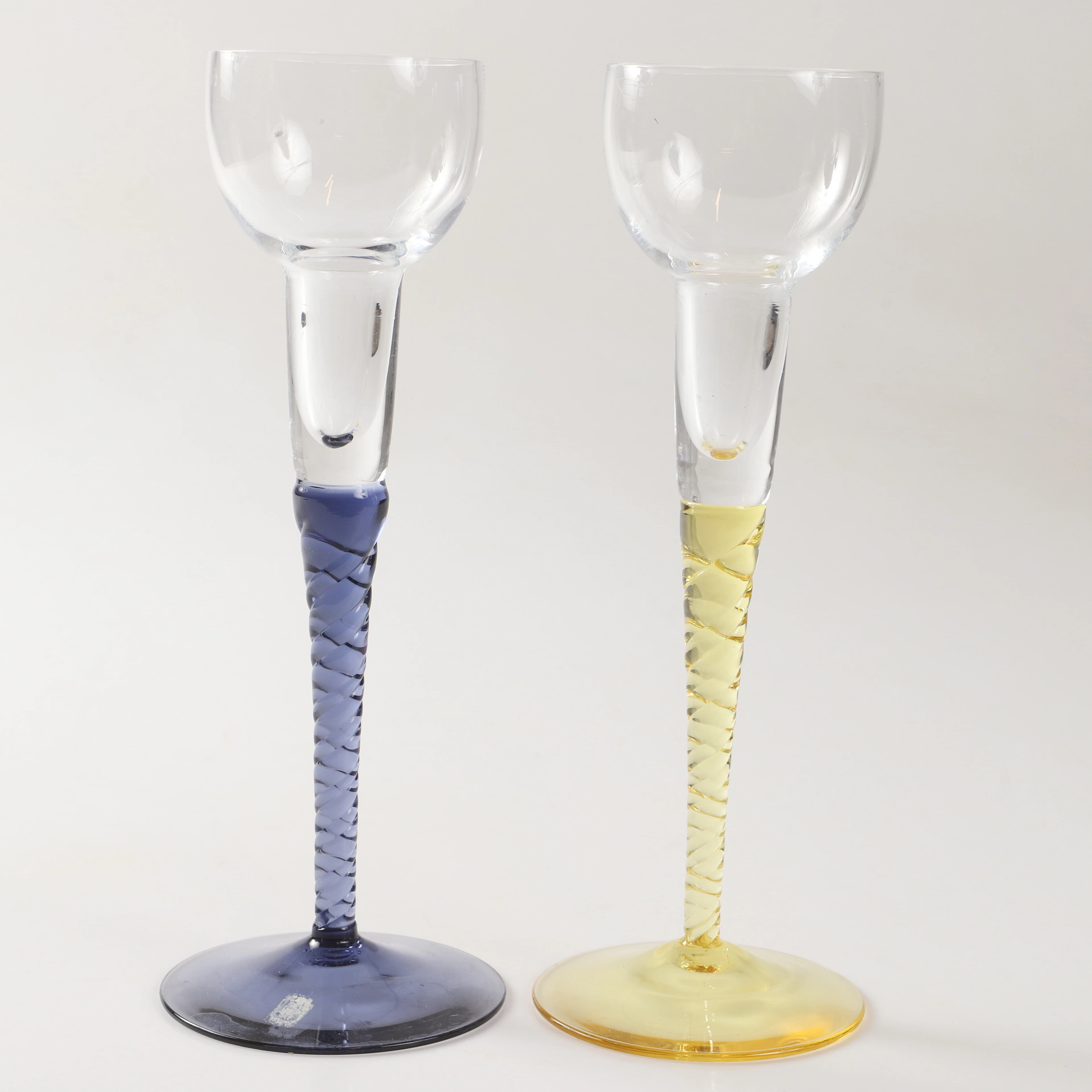 ROLF SINNEMARK. Ljusstakar, 2 stycken, "Twist", glas, Älghults glasbruk.
