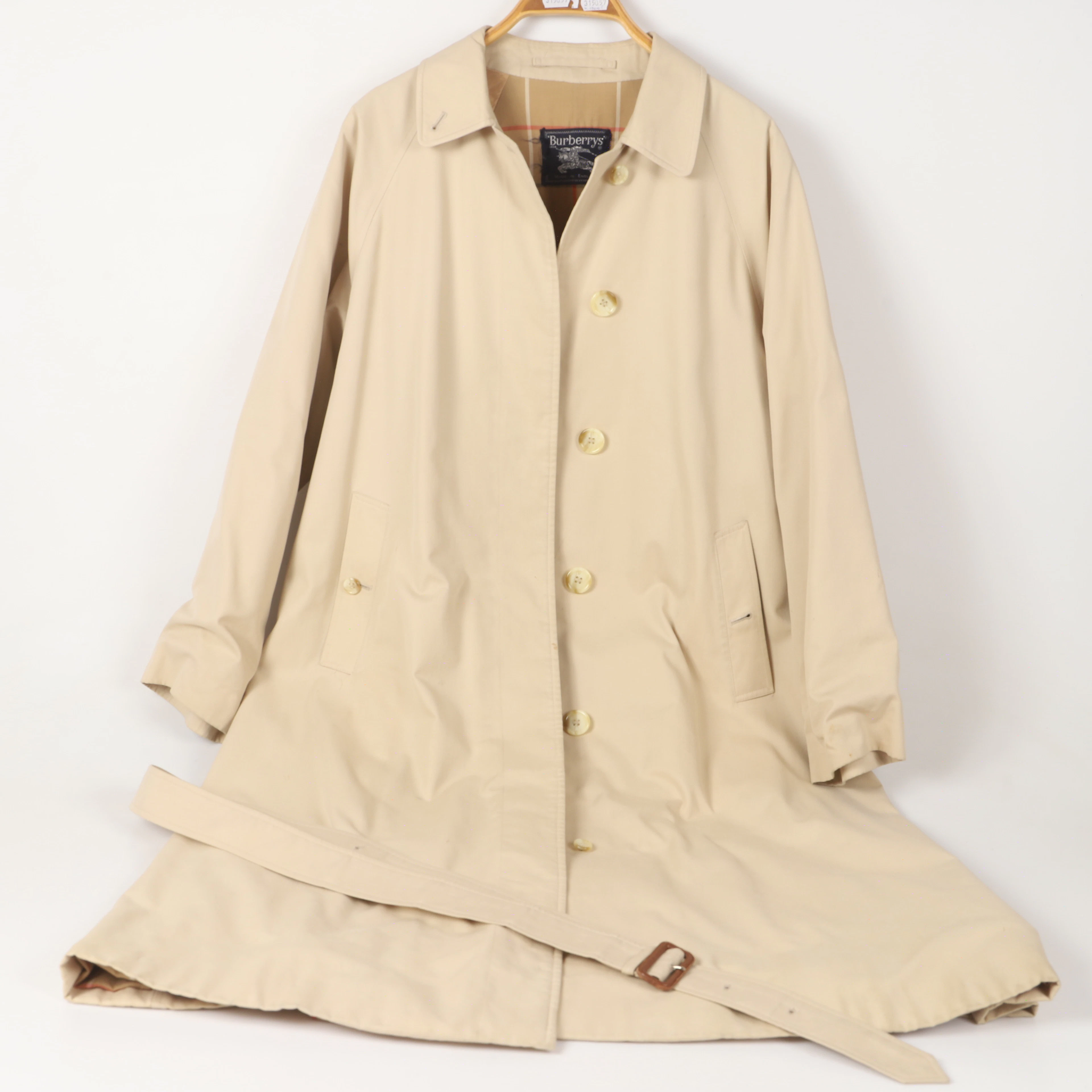 TRENCHCOAT, Burberry, England.