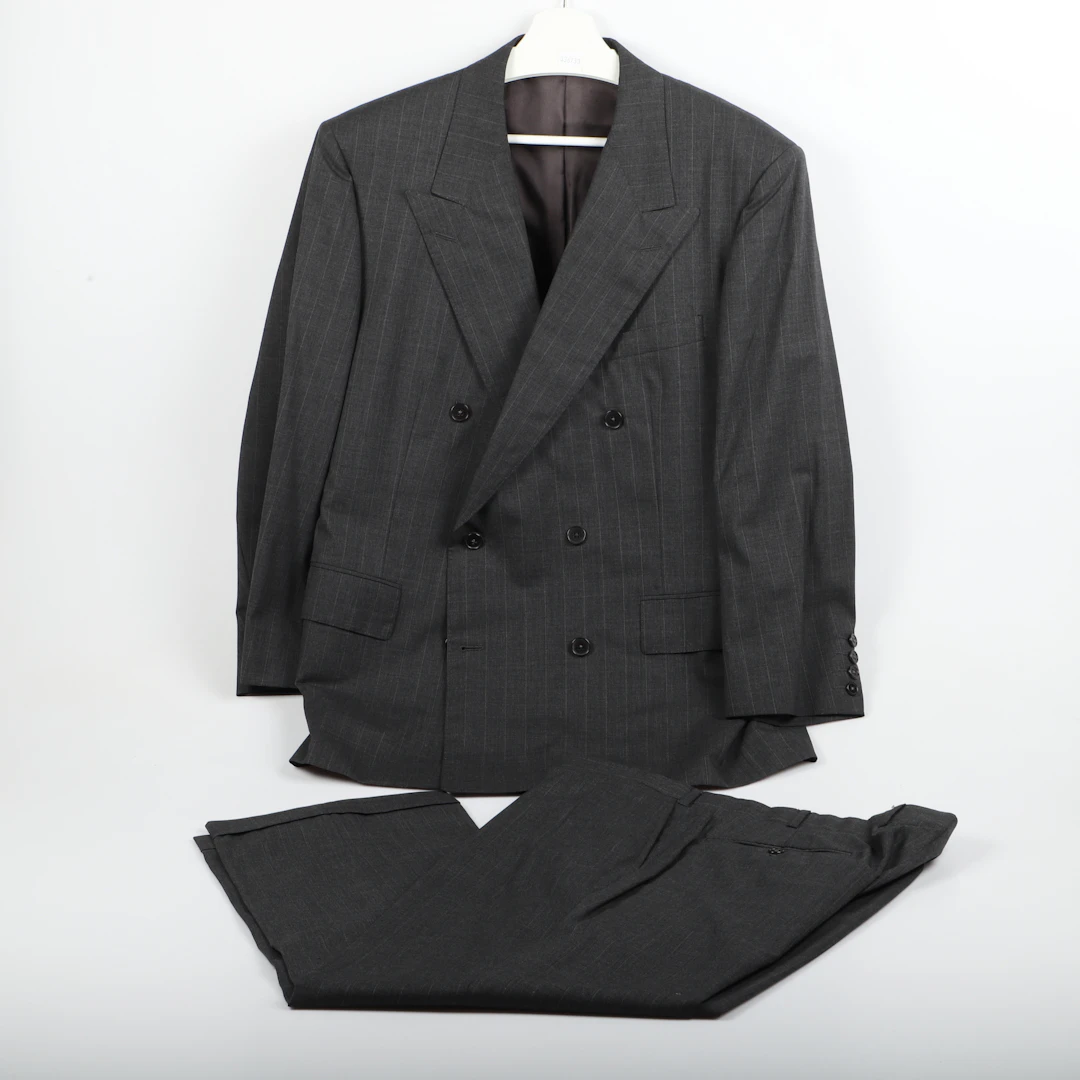 KOSTYM, kritstrecksrandig ull, Chester Barrie, Savile Row, England.