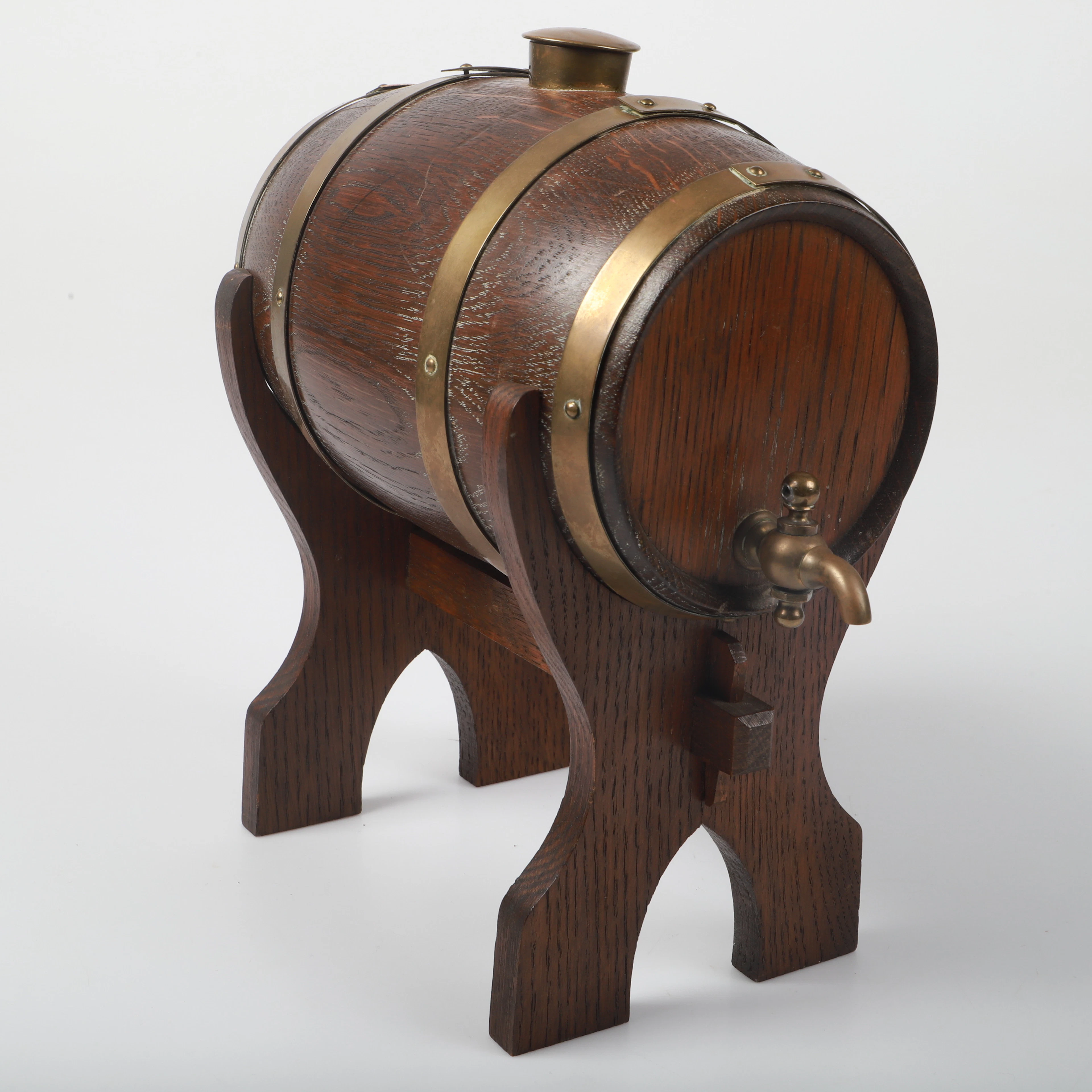 ÖLTUNNA MED TAPPKRAN, trä/mässing, 1900-tal.
