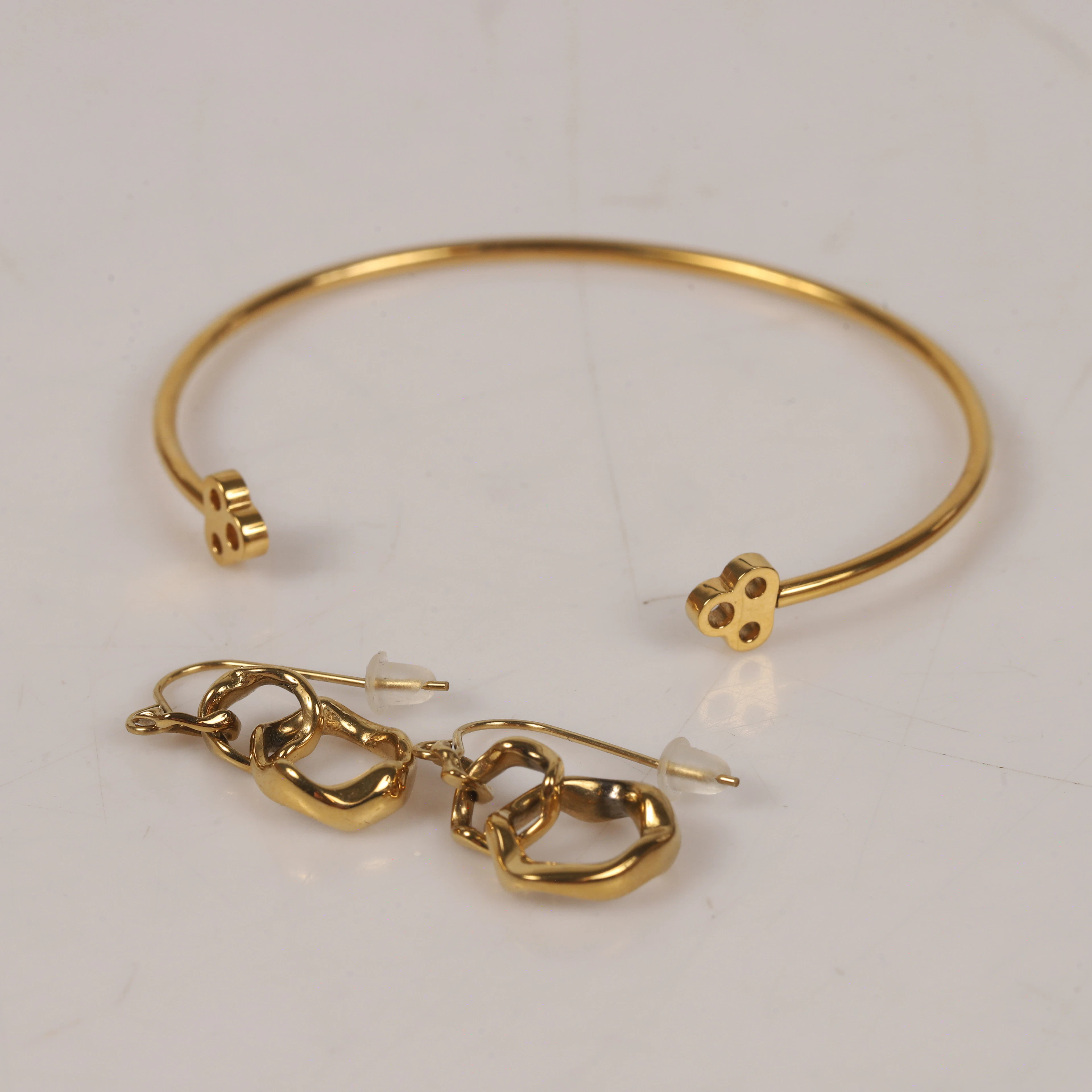 ARMBAND SAMT ÖRHÄNGEN, förgyllt stål, Skultuna.