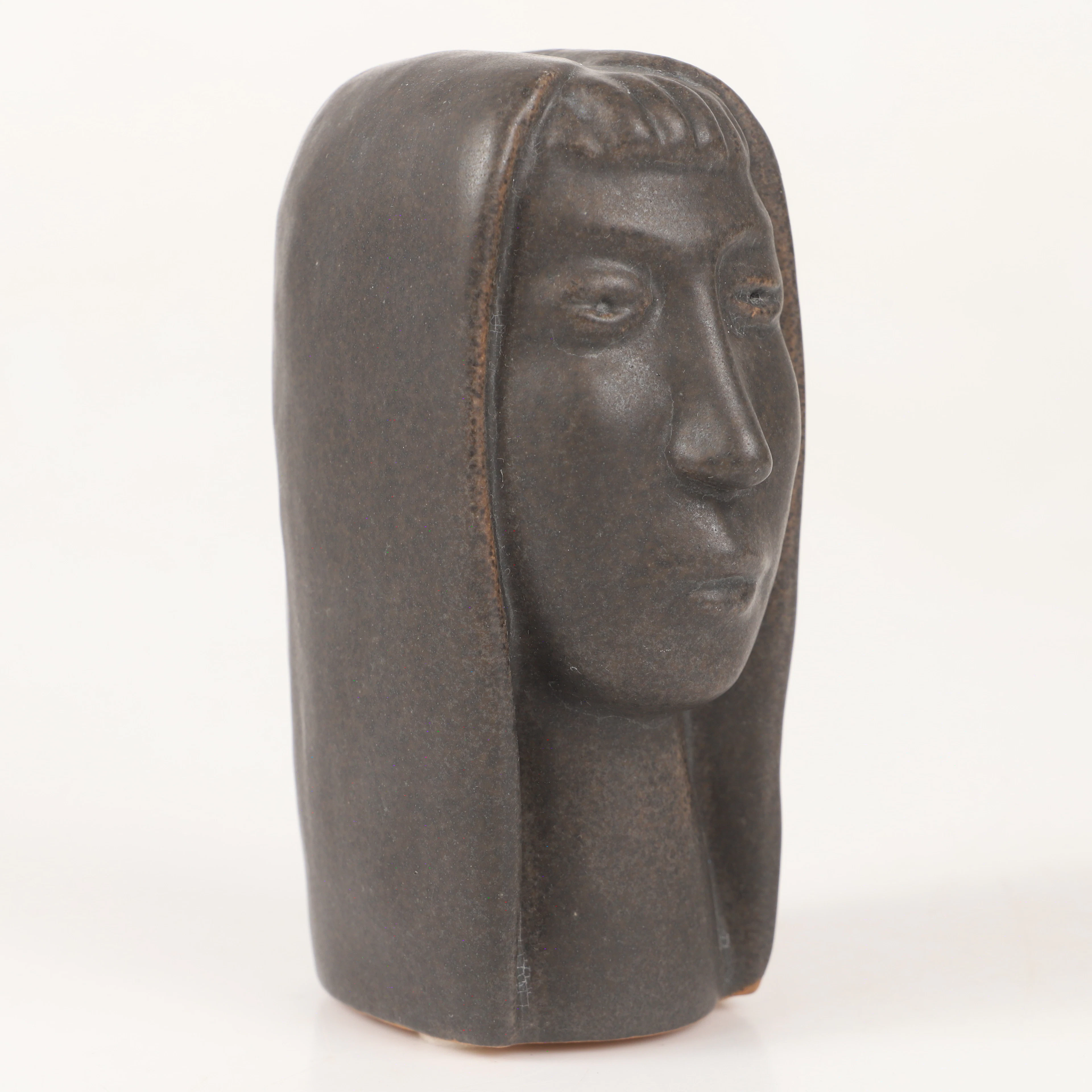 ÅKE HOLM. Skulptur, byst, glaserat stengods, signerad.