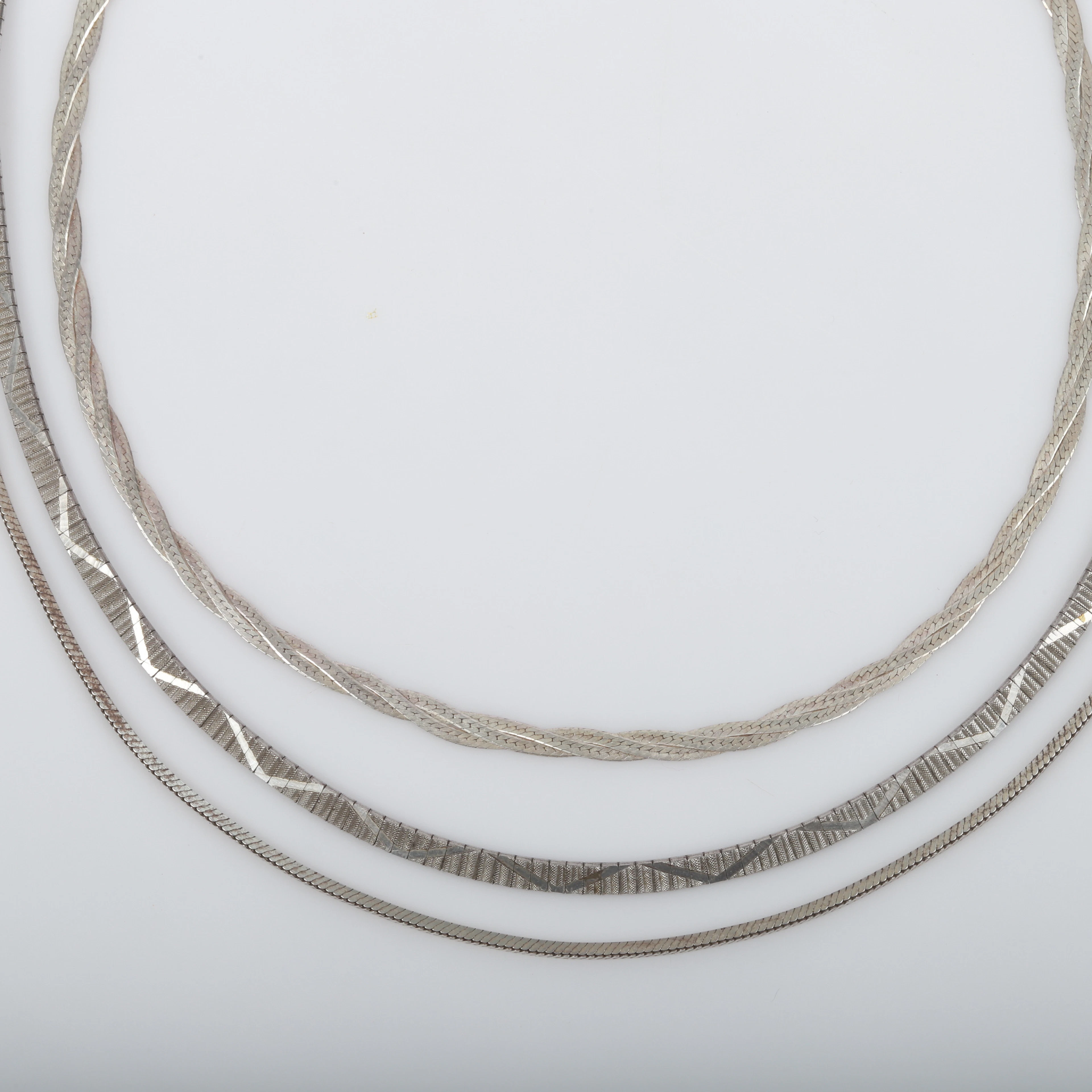 COLLIERER, 3 stycken, halvstela länkar, silver.