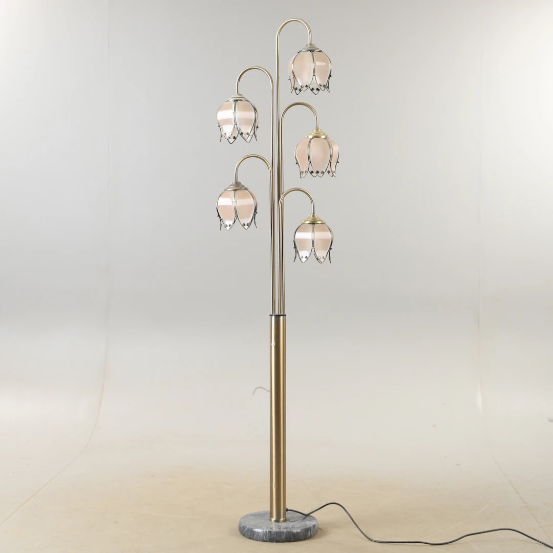 GOLVLAMPA, 5-armad, "Tulpan", gulmetall med tulpanformade glaskupor, Cottex.