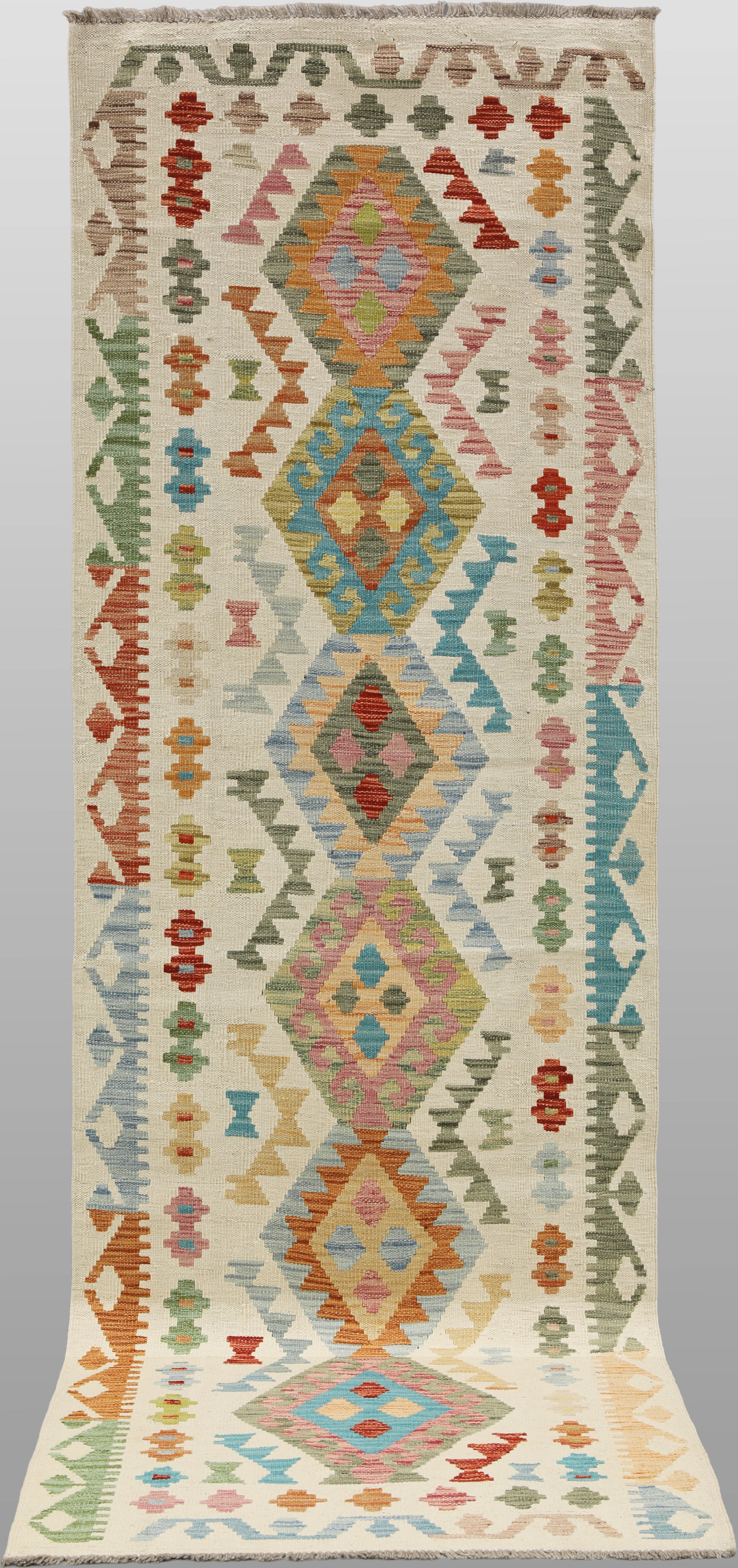 MATTA, "Kelim", galleri, 396 x 87 cm.