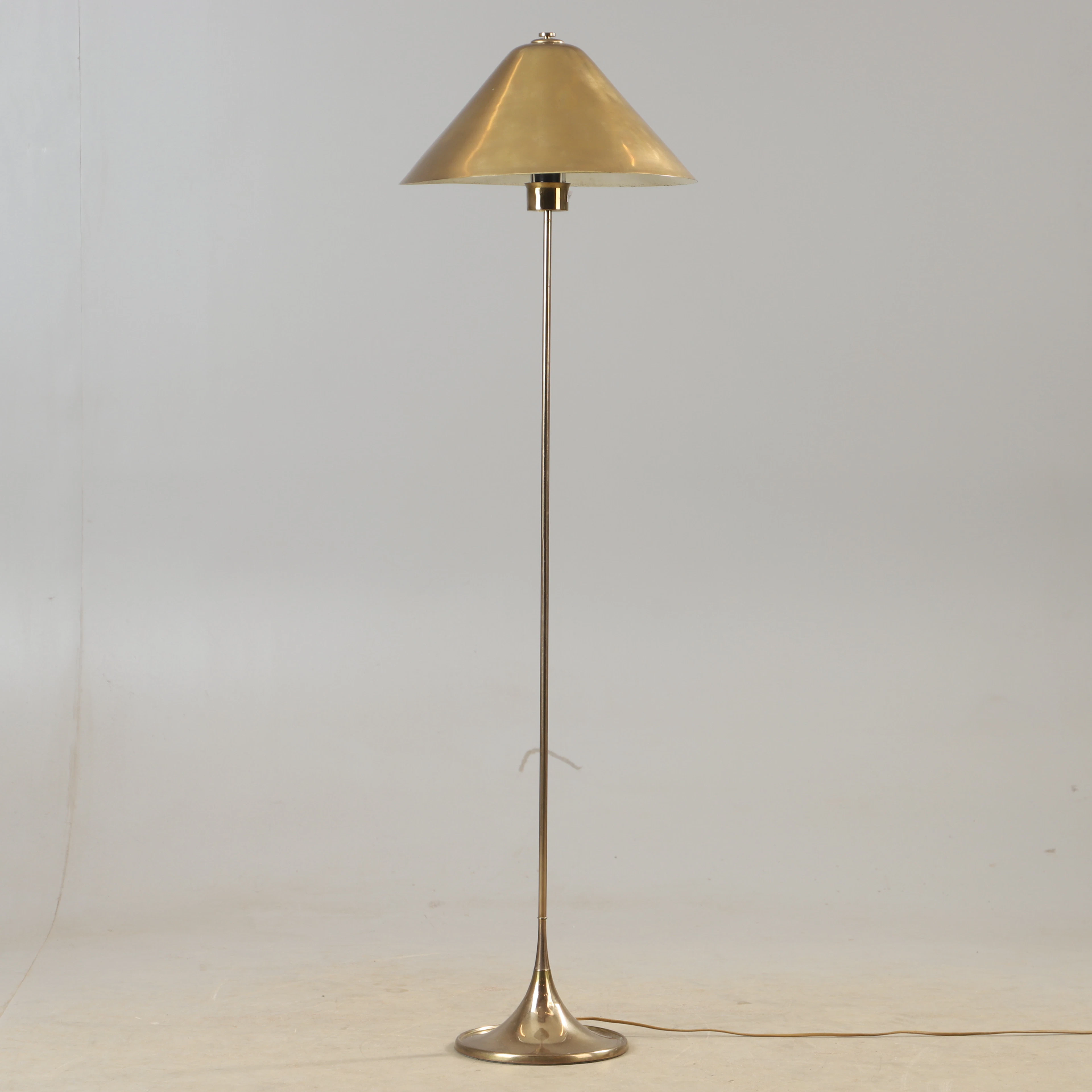 GOLVLAMPA, mässing, Bergboms, 1900-talets mitt.