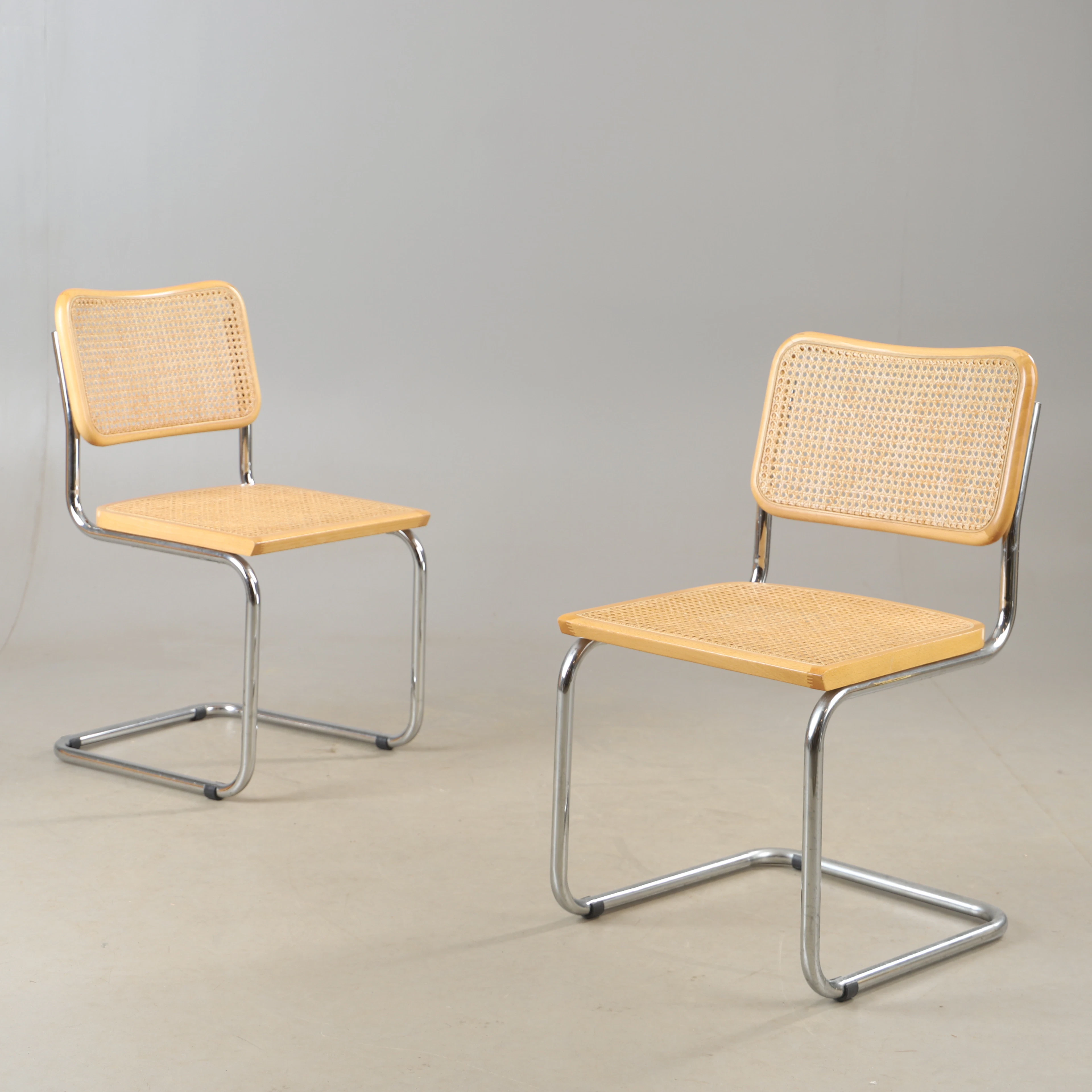 STOLAR, 1 par, rotting och bok, Bauhaus-modell, 1900-talets andra hälft.