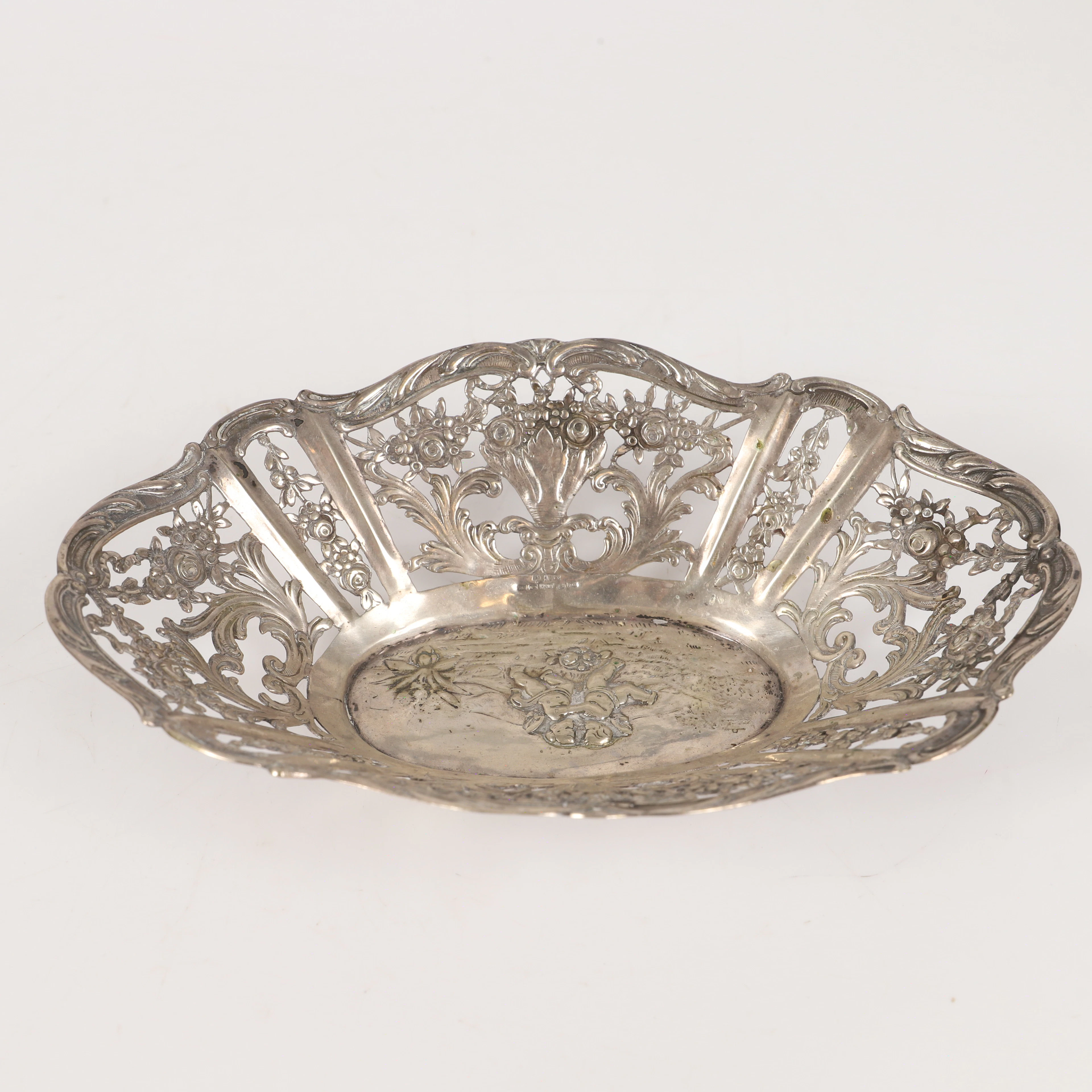 SKÅL, silver med genombruten dekor, Oskar Lindfors, Helsingfors, 1930.