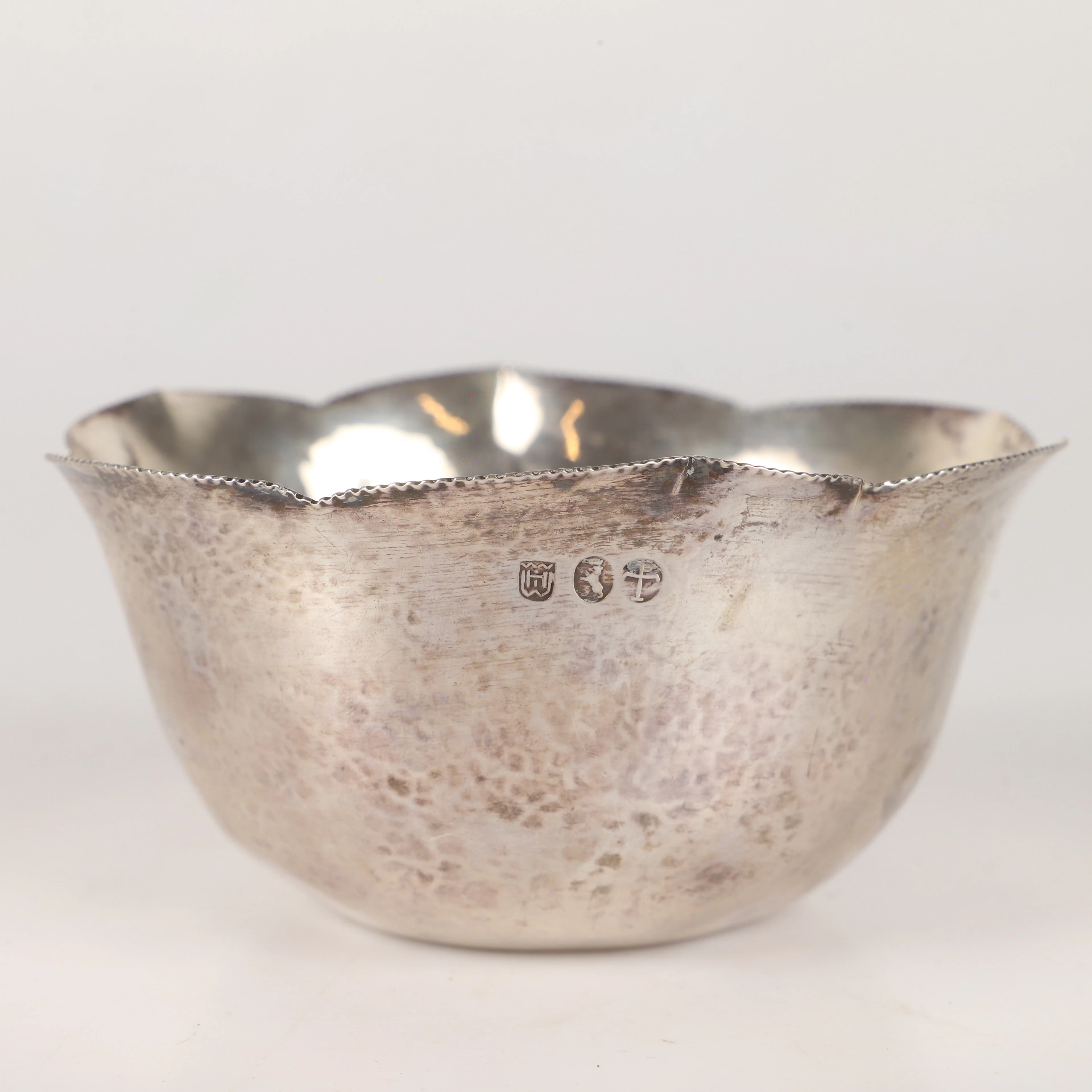 SKÅL, silver med hamrad dekor, H. J. Wilm, Berlin, Tyskland.