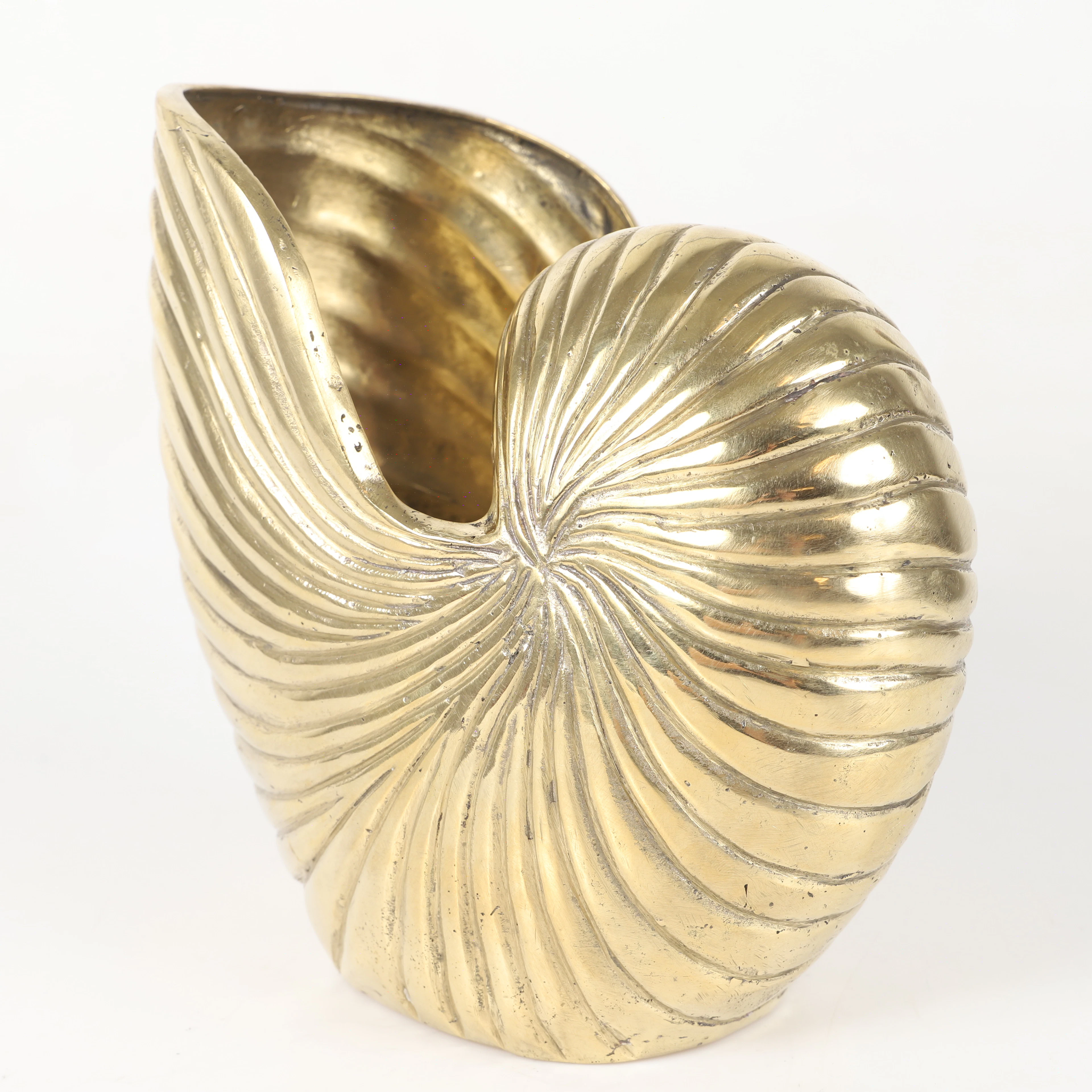 SKULPTUR/VAS, "Nautilus", förgylld brons, Art People Gallery Sweden.