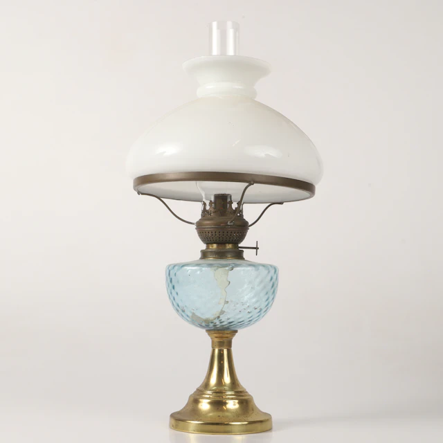 BORDSFOTOGENLAMPA, mässing/glas, 1900-talets mitt.