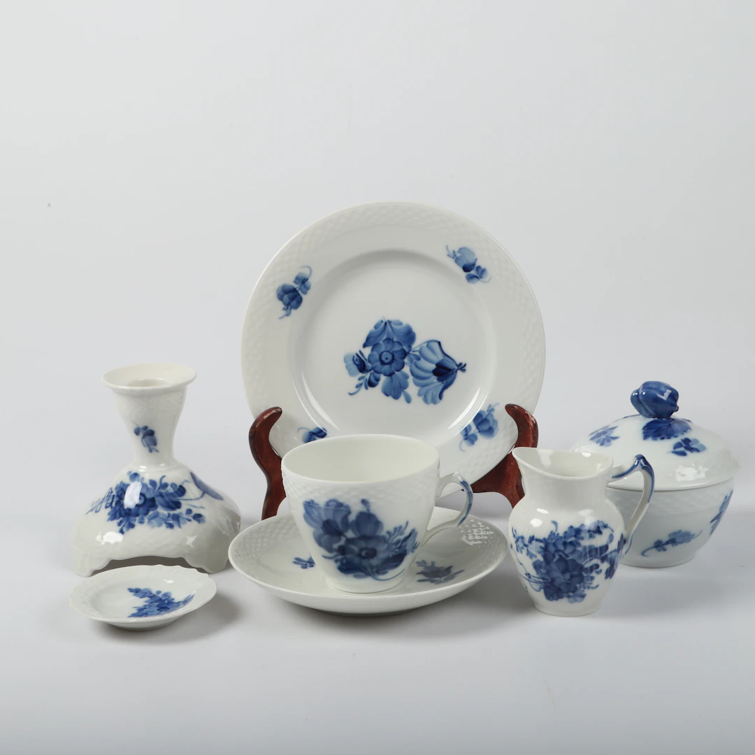 KAFFESERVIS, 47 delar, "Blå Blomst", porslin, Royal Copenhagen, Danmark.