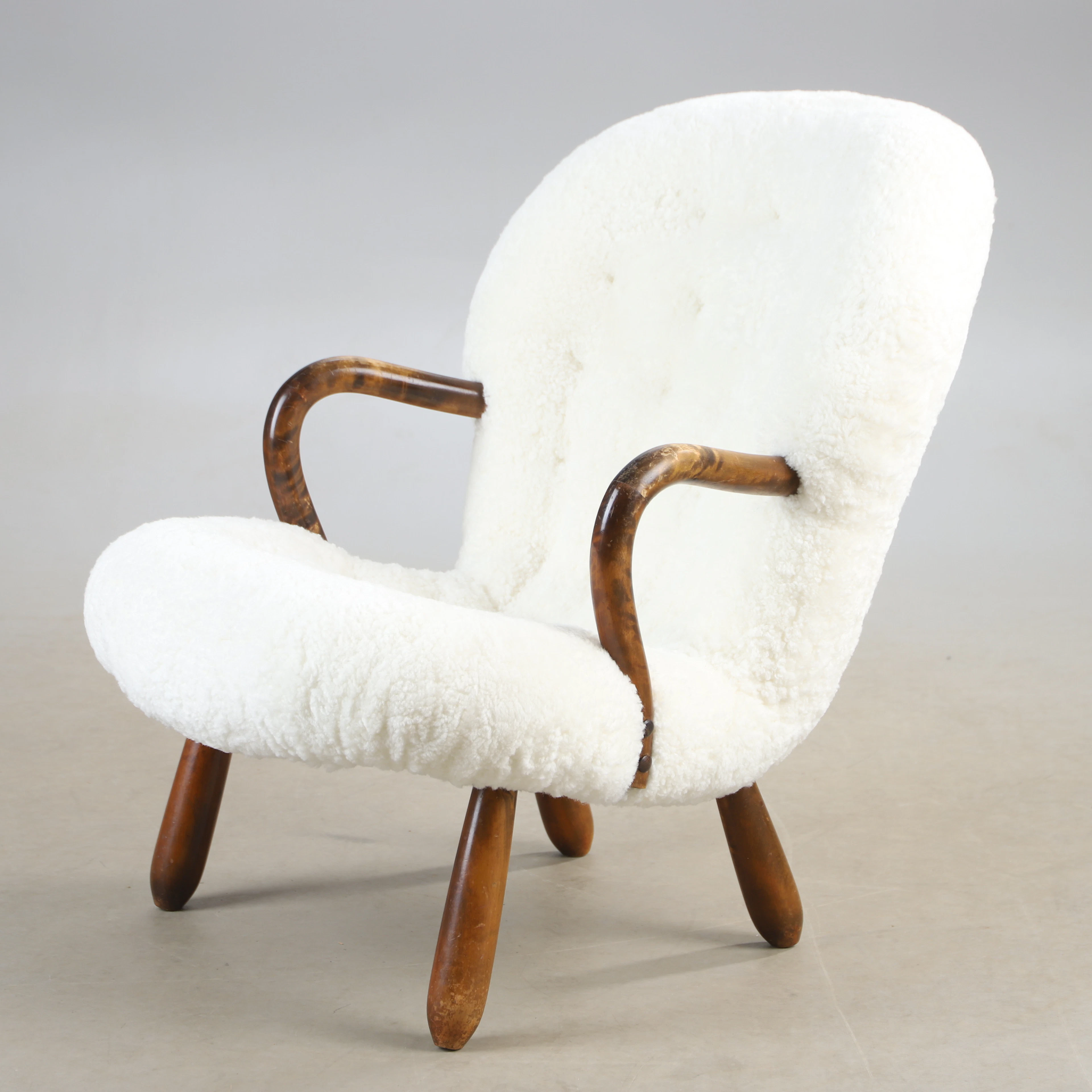 ARNOLD MADSEN. Tillskriven. Fåtölj, "Muslinge/Clam Chair", 1900-talets mitt.