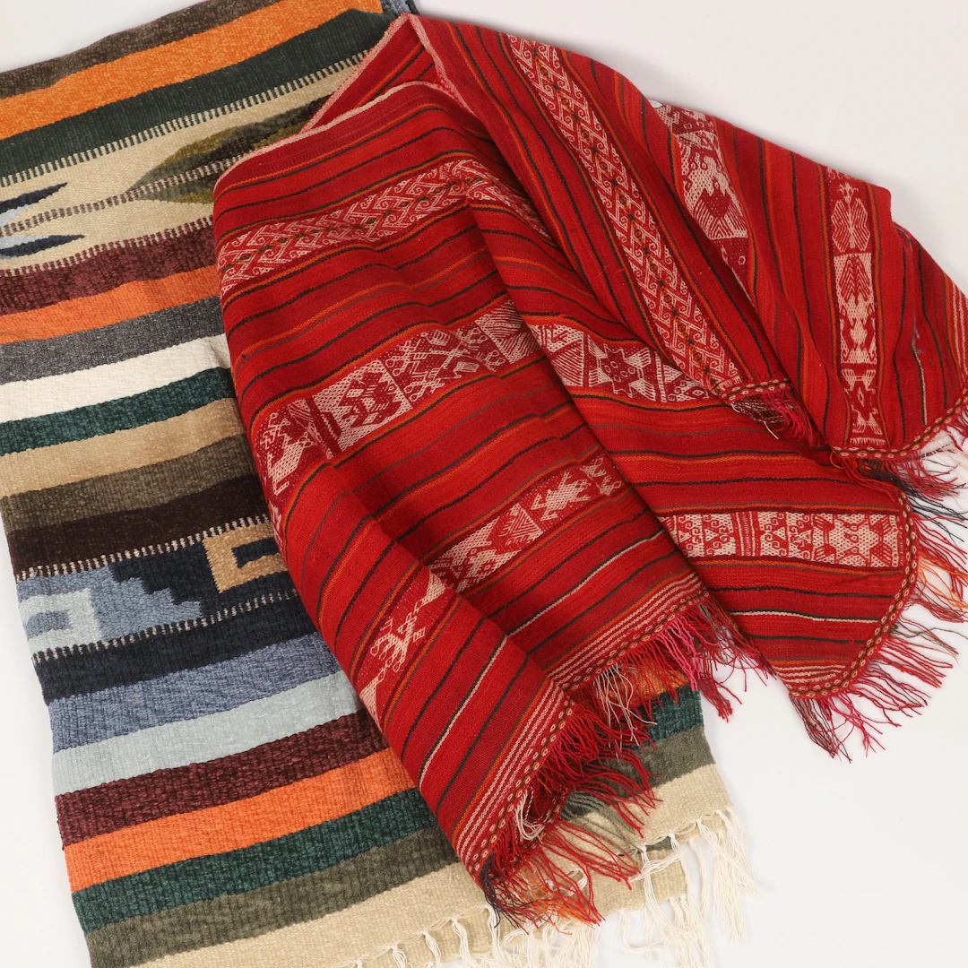 PONCHO OCH PLÄD, ull/chenille, 1900-tal.