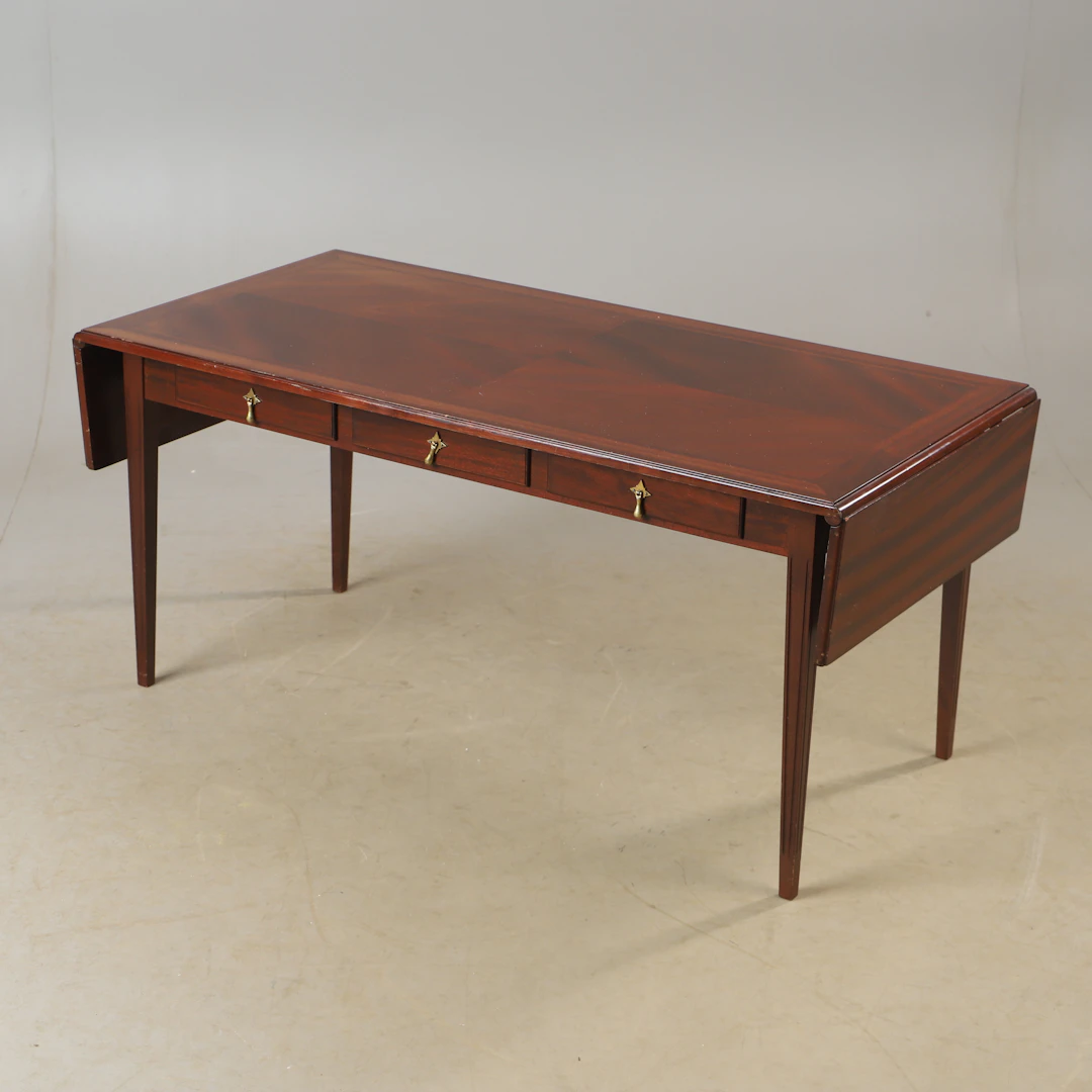 SOFFBORD, mahogny, 1900-talets andra hälft.