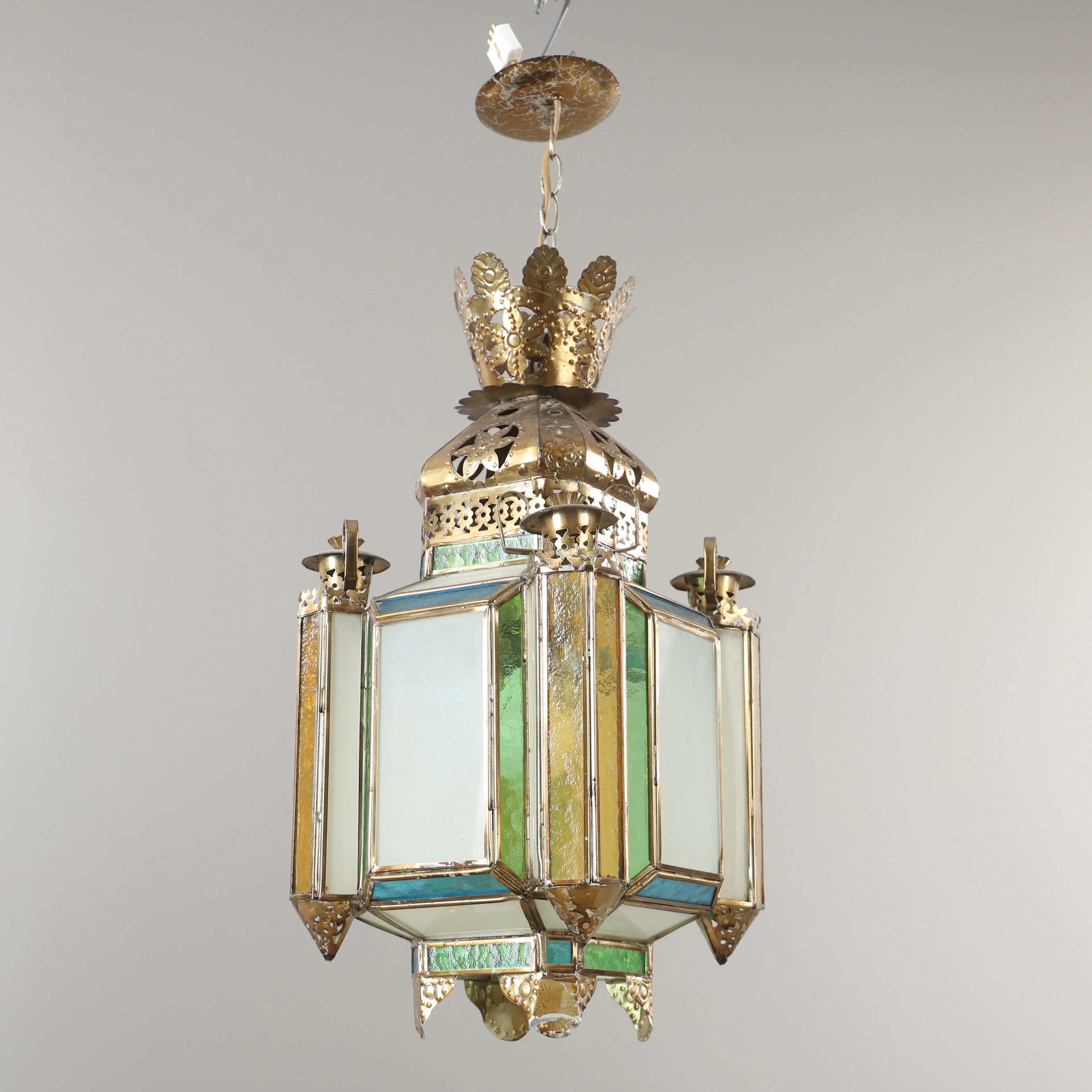 TAKLYKTA, mässing och glas, orientalisk stil.