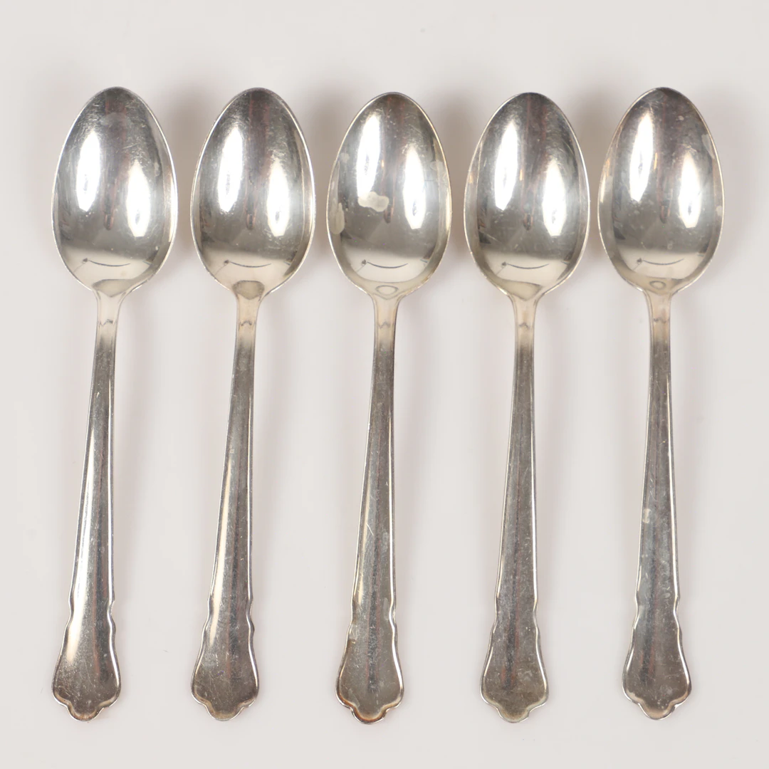 KAFFESKEDAR, 5 stycken, "Chippendale", silver.