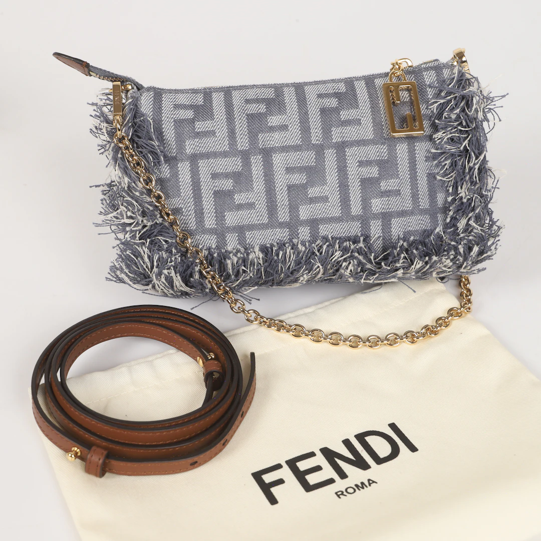FENDI. Väska, denim baguette shoulder bag, Rom, Italien.