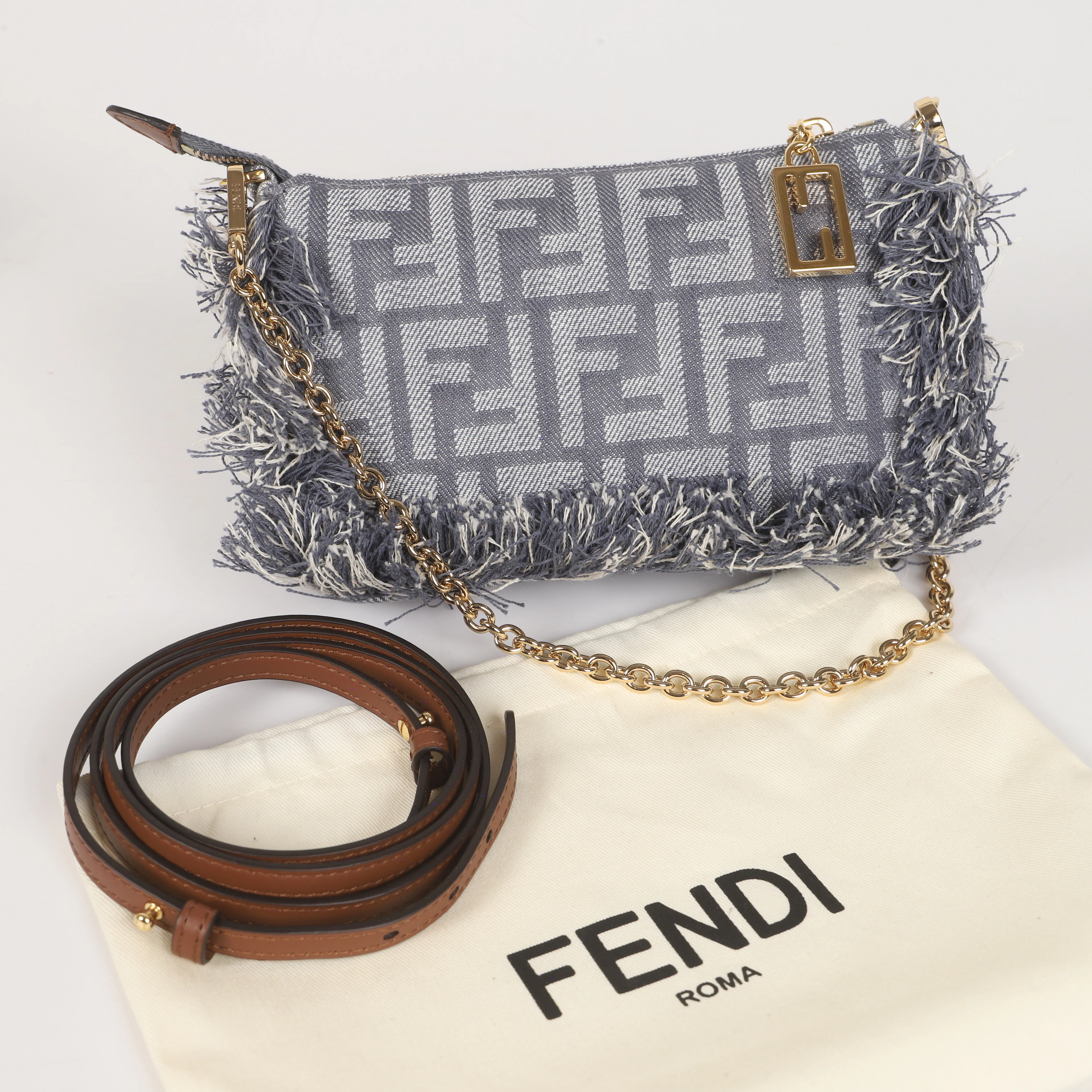 FENDI. Väska, denim baguette shoulder bag, Rom, Italien.