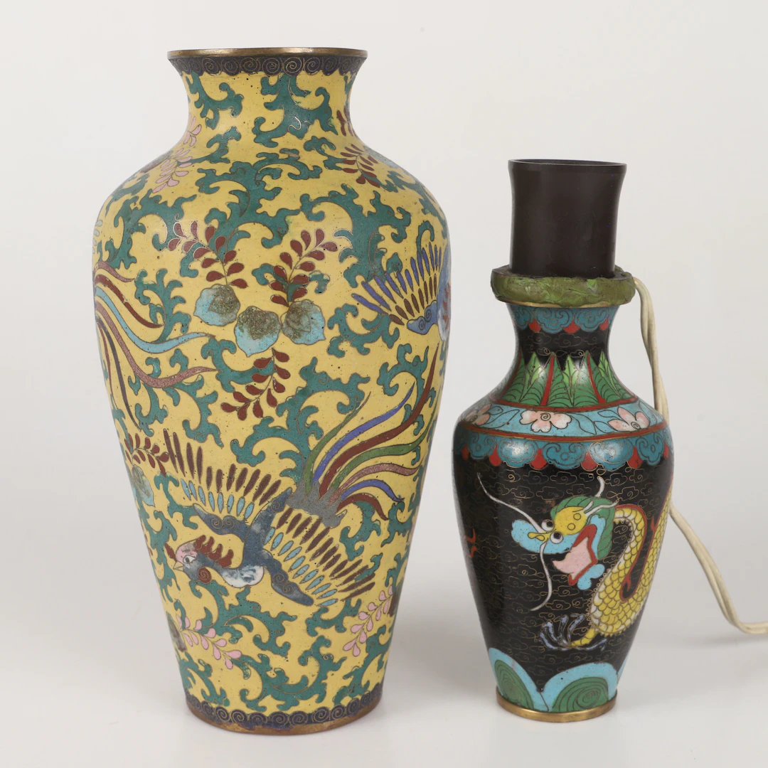BORDSLAMPA OCH VAS, cloisonne, Kina.