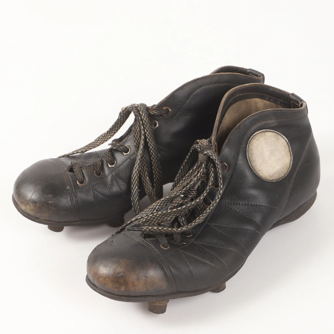 FOTBOLLSSKOR, 1900-talets mitt.