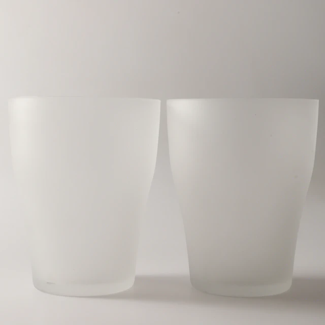 THOMAS SANDELL. Vaser, 2 stycken, "Louise", frostat glas, Reijmyre glasbruk.