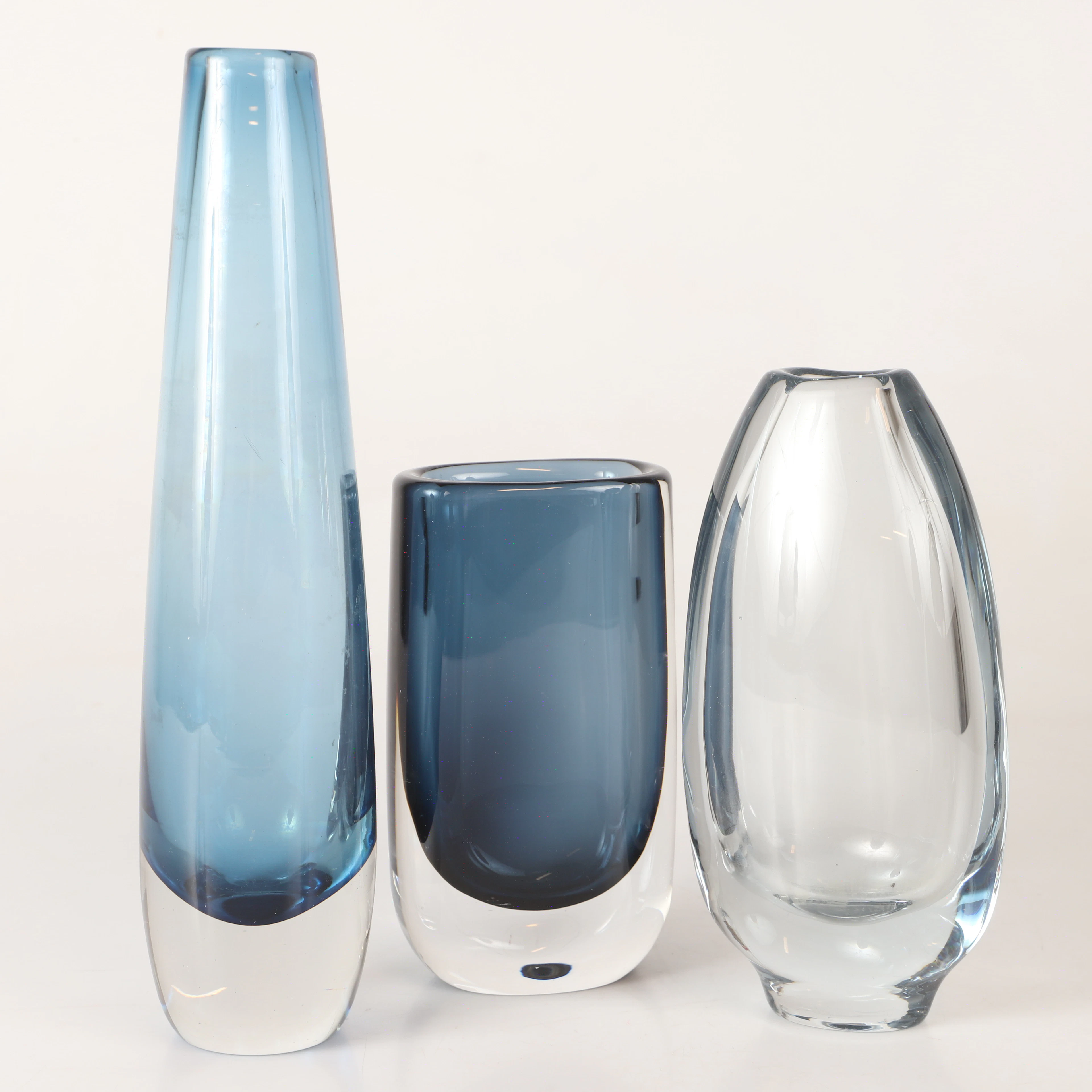 VASER, 3 stycken, glas, bl. a. Nils Landberg, Orrefors.