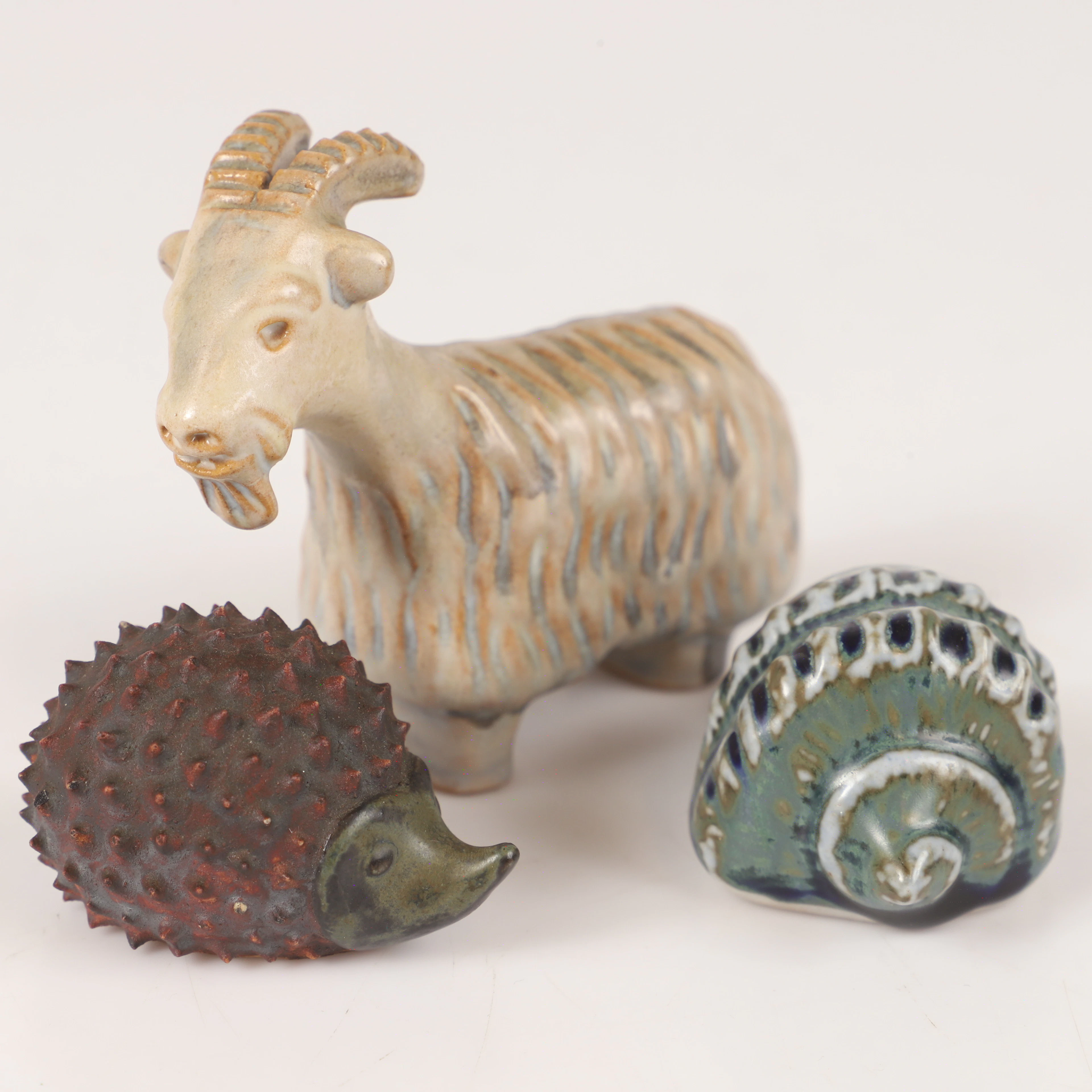 MINIATYRFIGURINER, 3 stycken, keramik, Höganäs och Mölle, signerade.