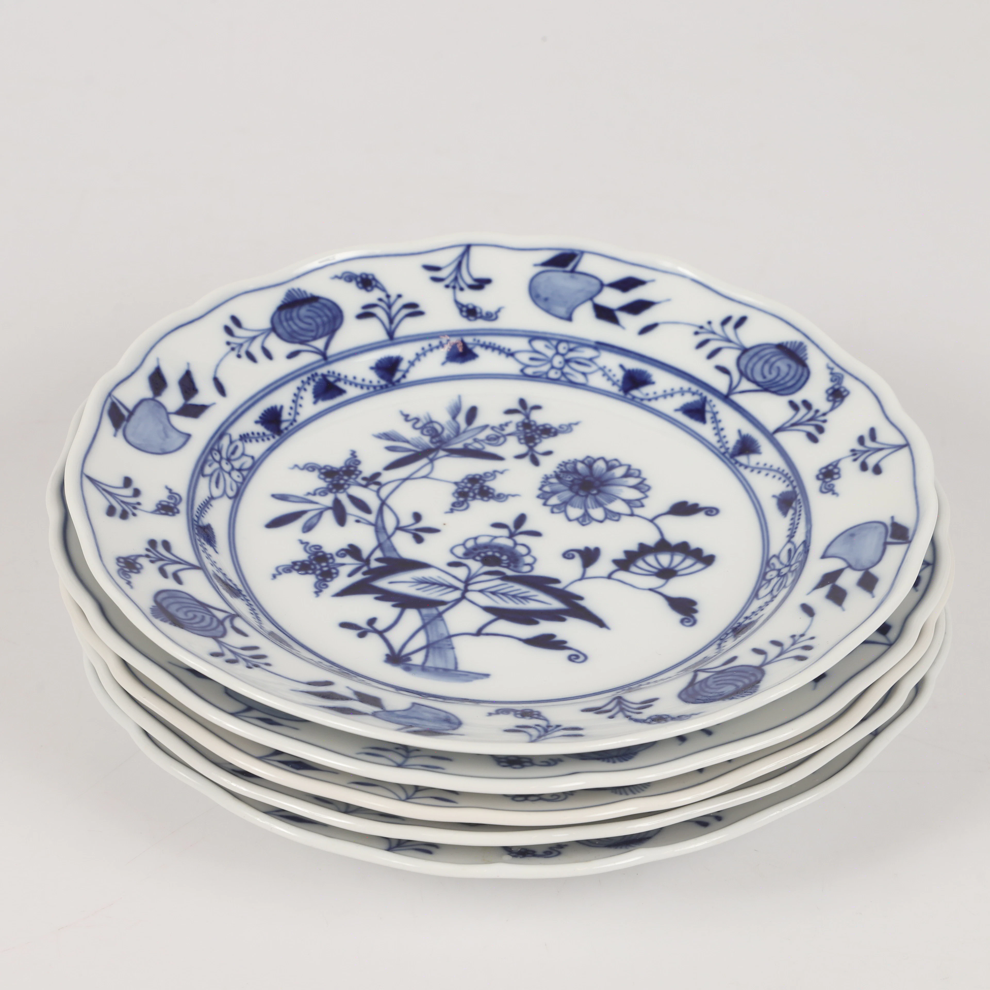 TALLRIKAR, 5 stycken, lökmönstret, porslin, Meissen, Tyskland.