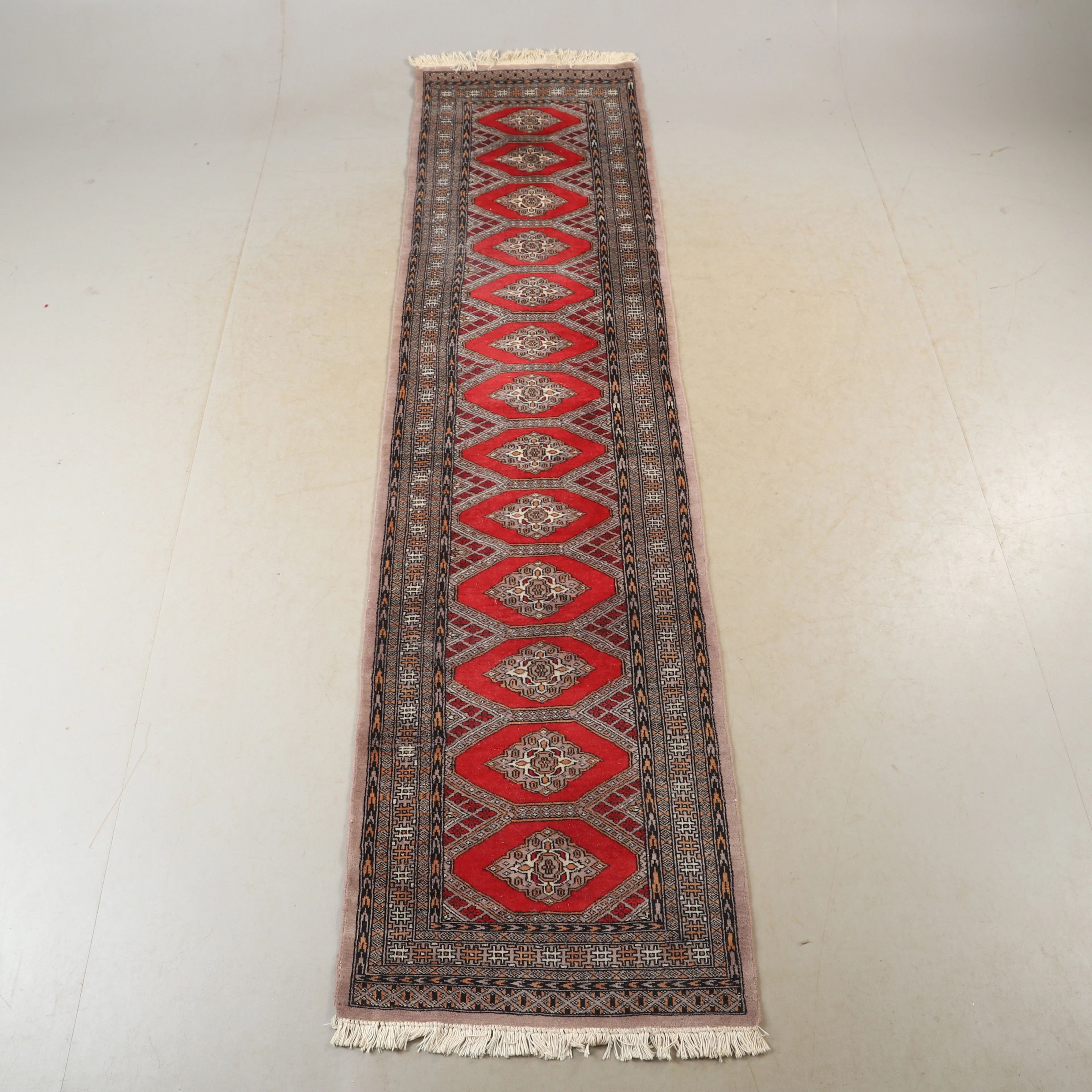 MATTA, galleri, orientalisk, 320 x 80 cm.
