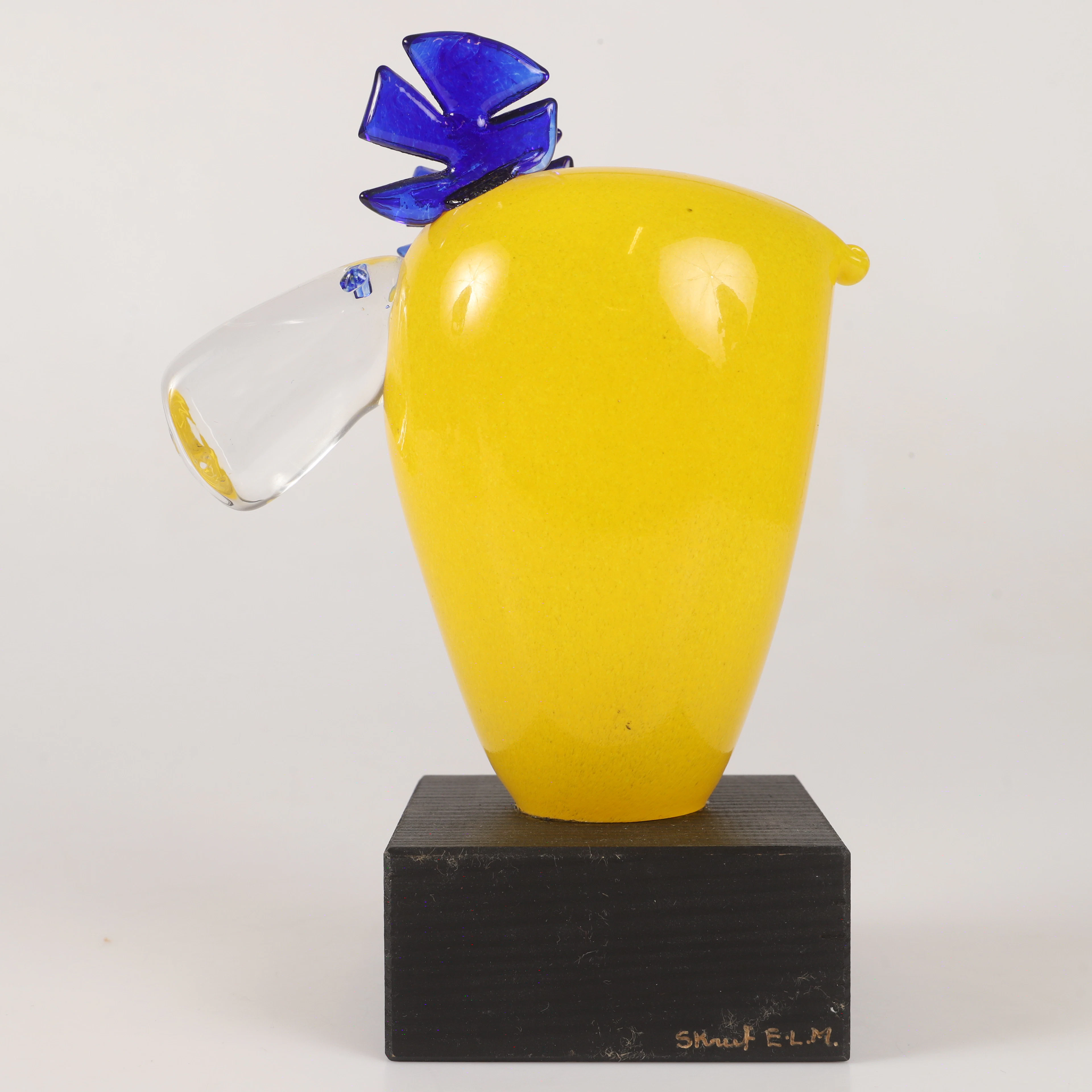 EVA-LENA MARTINSSON. Figurin, älg, glas på träsockel, Skrufs glasbruk.