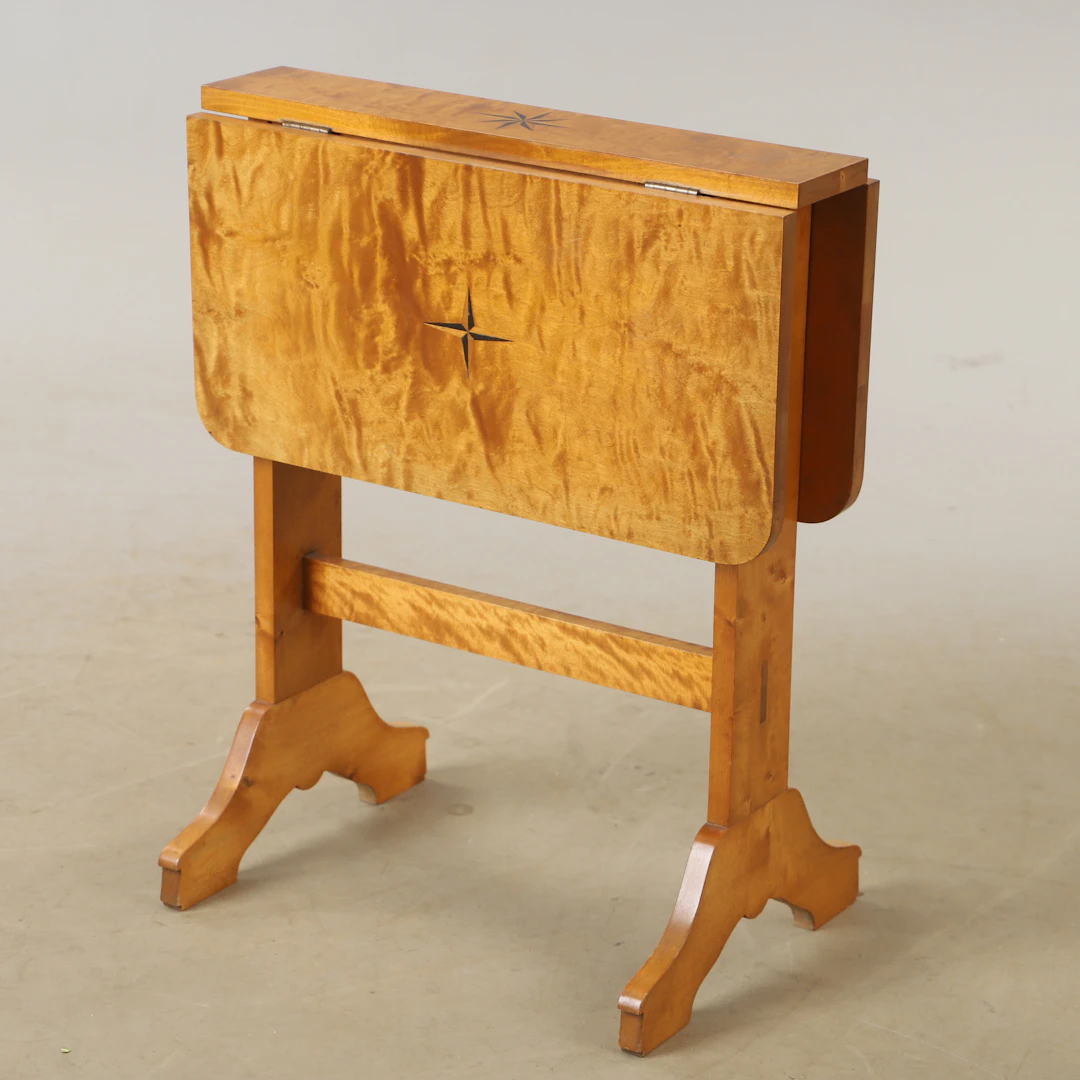 KLAFFBORD, björk med intarsia, 1900-tal.