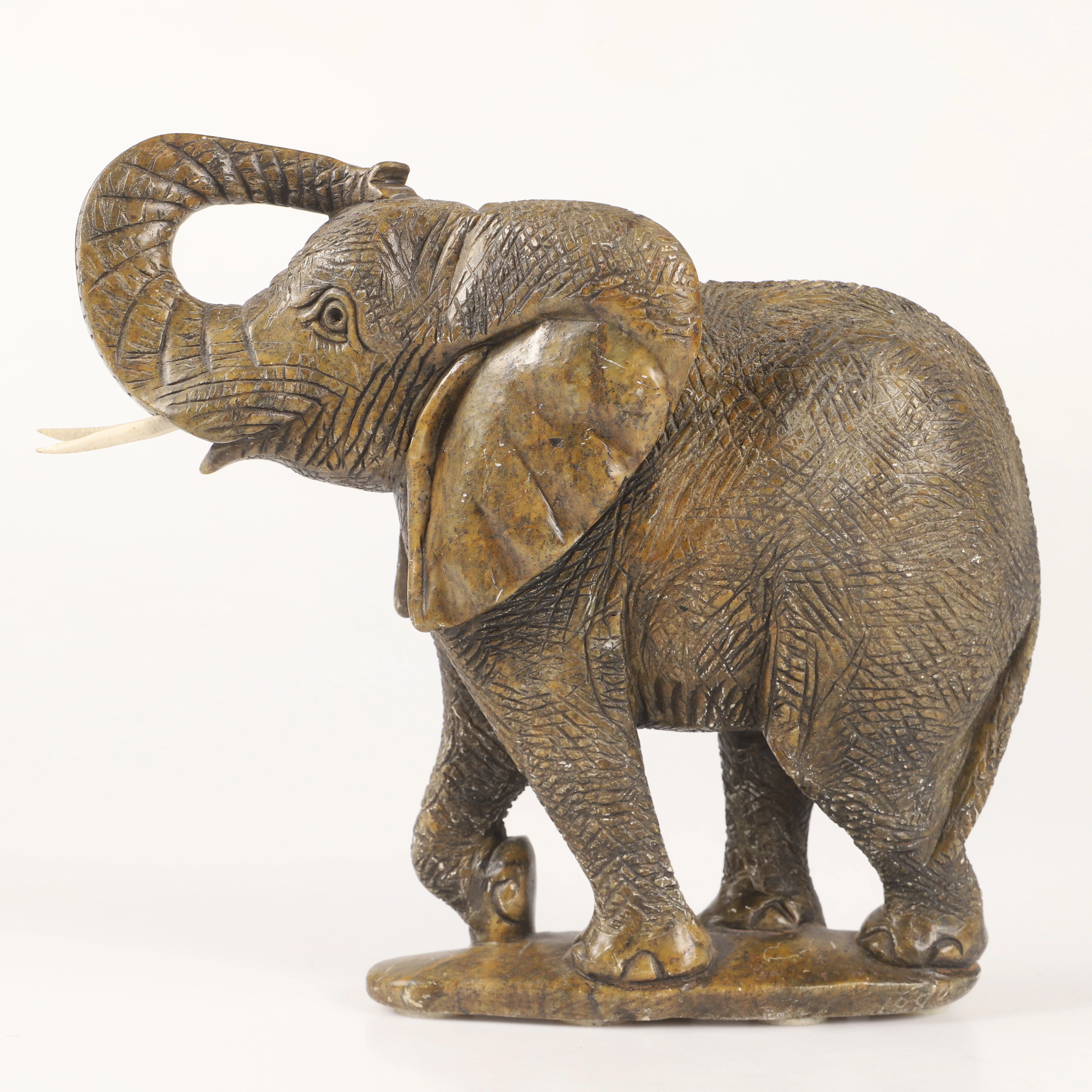 FIGURIN, elefant, sten med betar i konstmassa, 1900-tal.