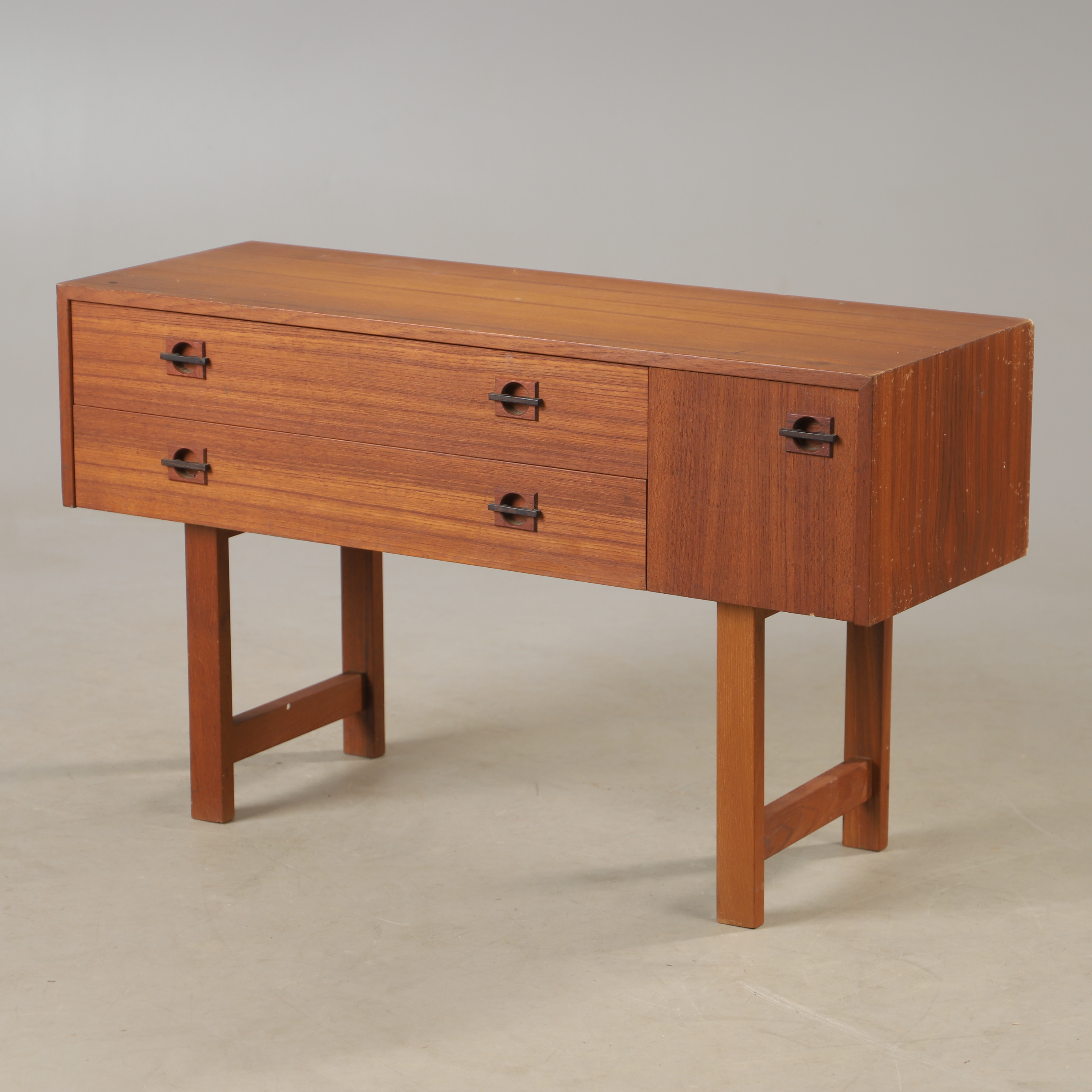 BYRÅ, 3-lådig, teak, 1900-talets mitt.