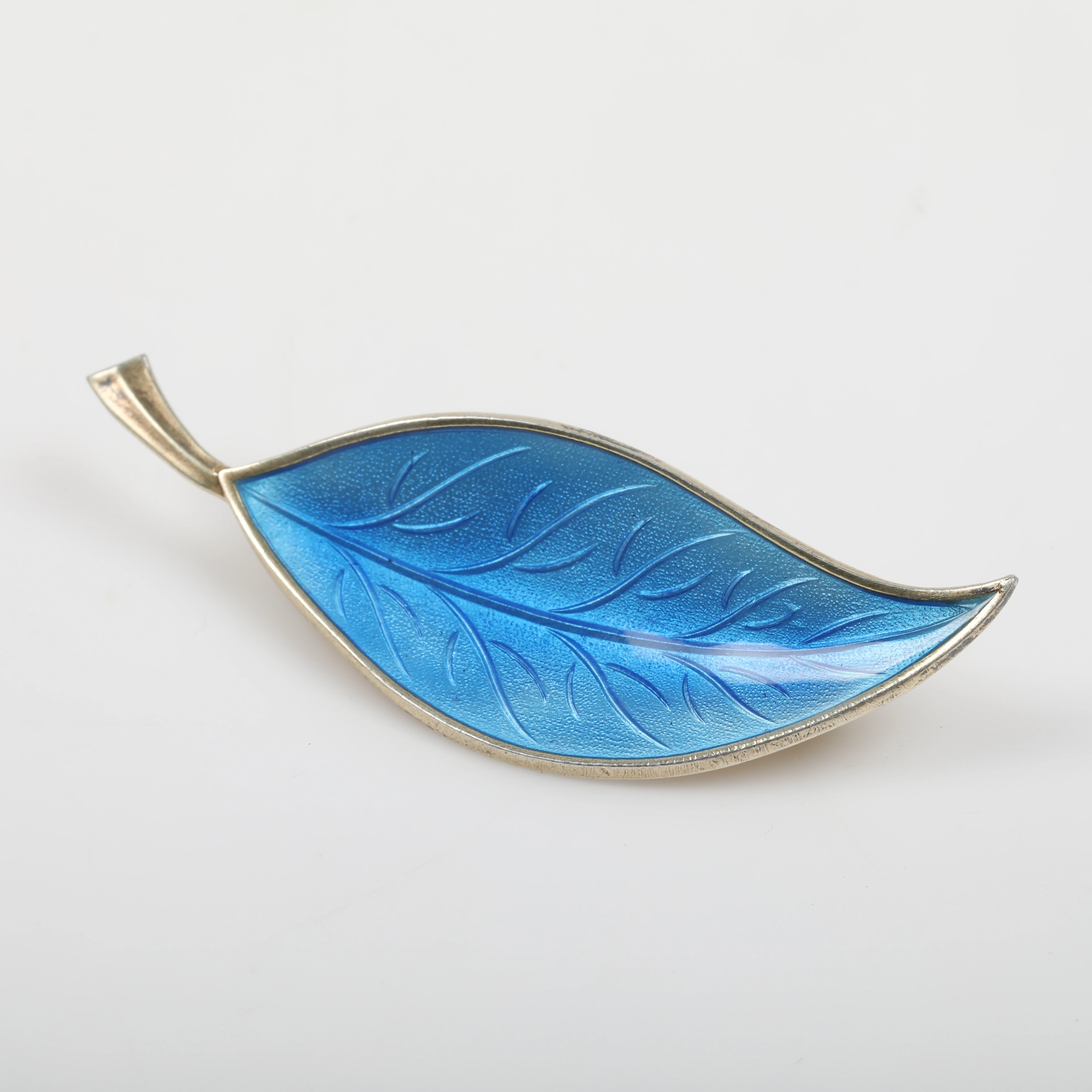 BROSCH, sterlingsilver med emaljerad dekor, Brødrene Bjørklund, Danmark.