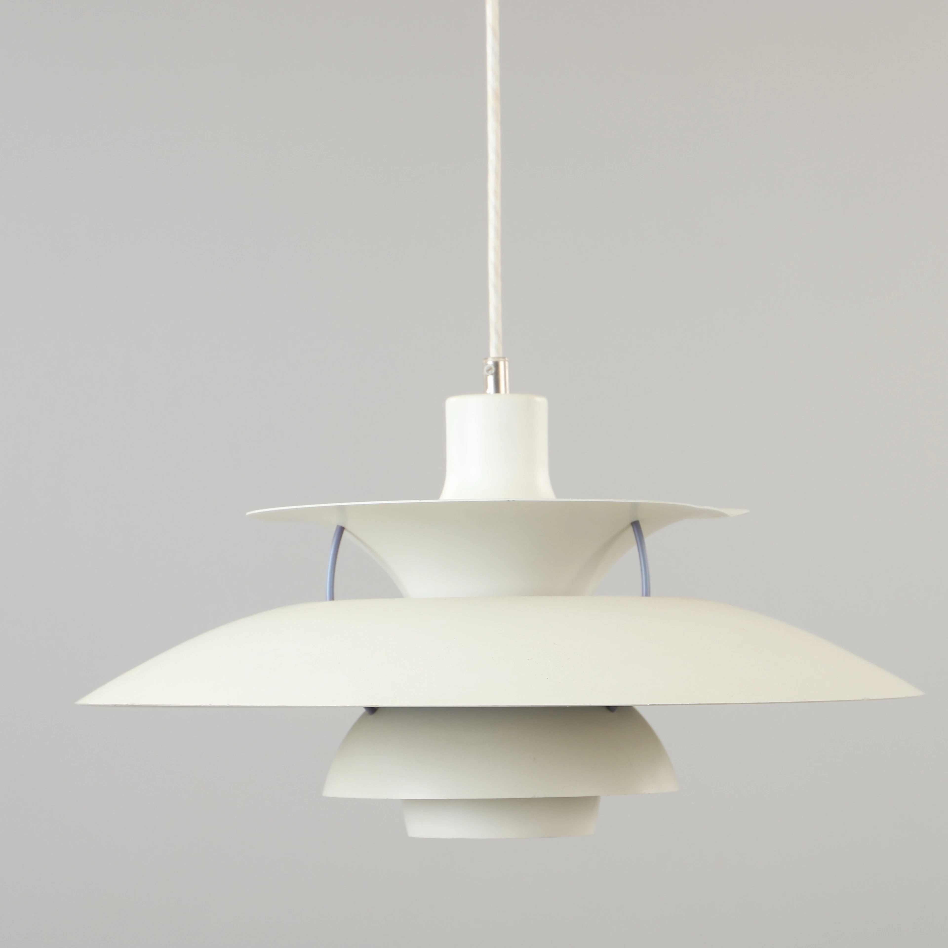 POUL HENNINGSEN. Taklampa, "PH-5" pendel, Louis Poulsen, Danmark, 2000-tal.