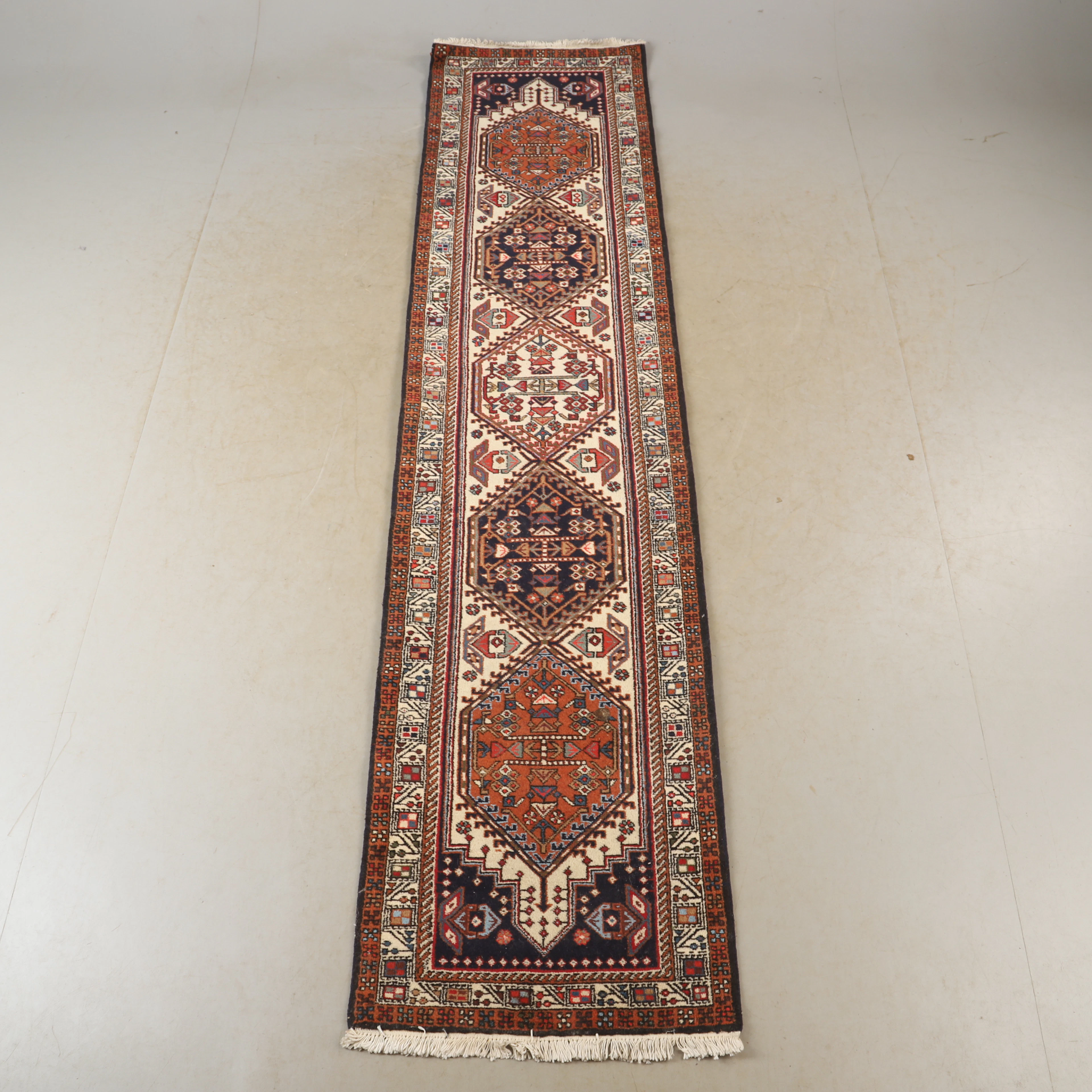 MATTA, orientalisk, galleri, 314 x 73 cm.