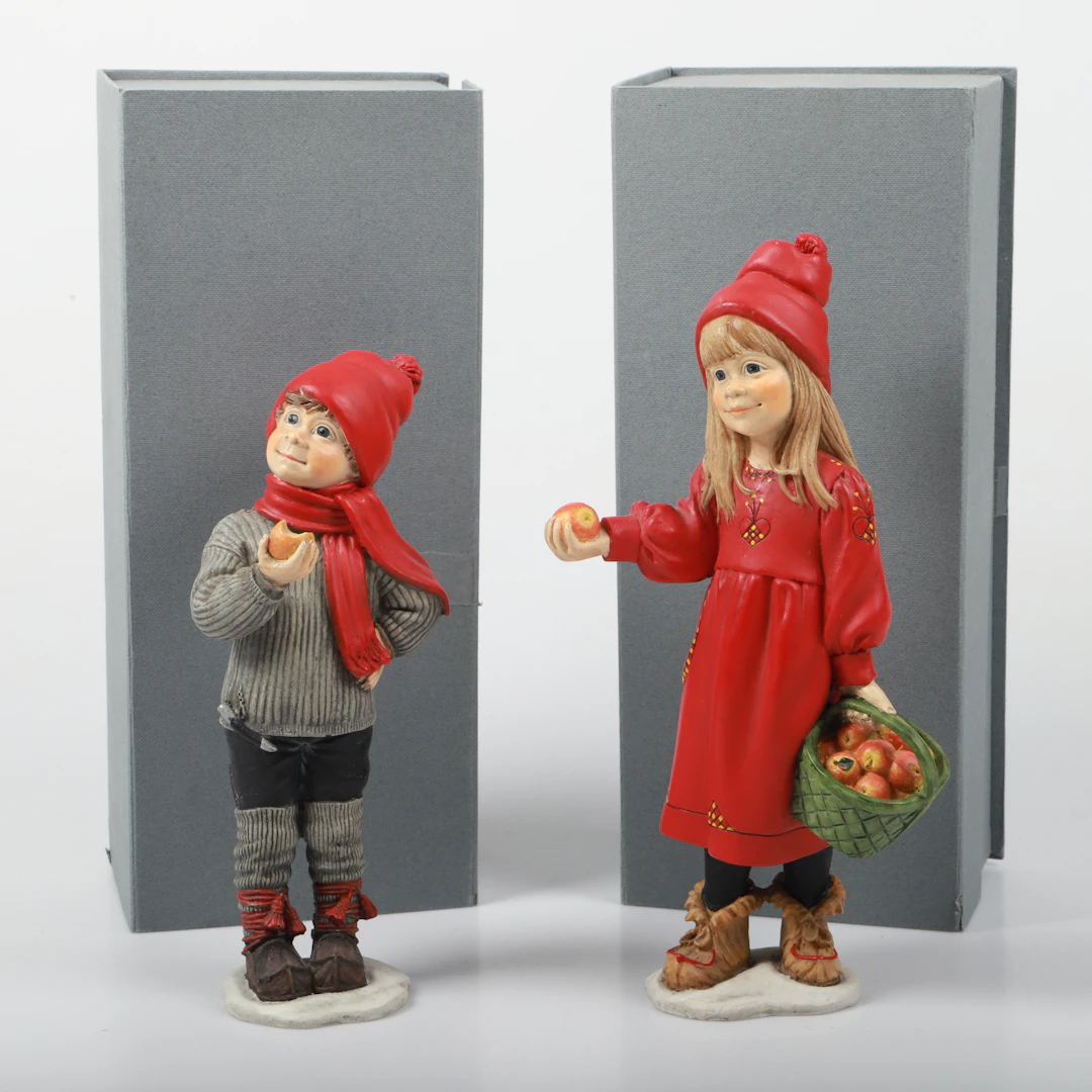 FIGURINER, 2 stycken, vinterbarn, konstmassa, Candy Design, Norge.
