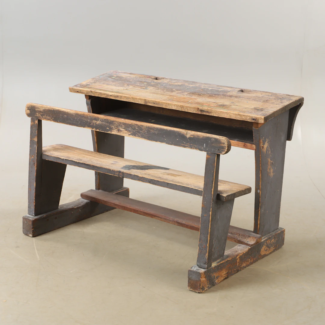 SKOLBÄNK, dubbel, furu, 1900-talets första hälft.