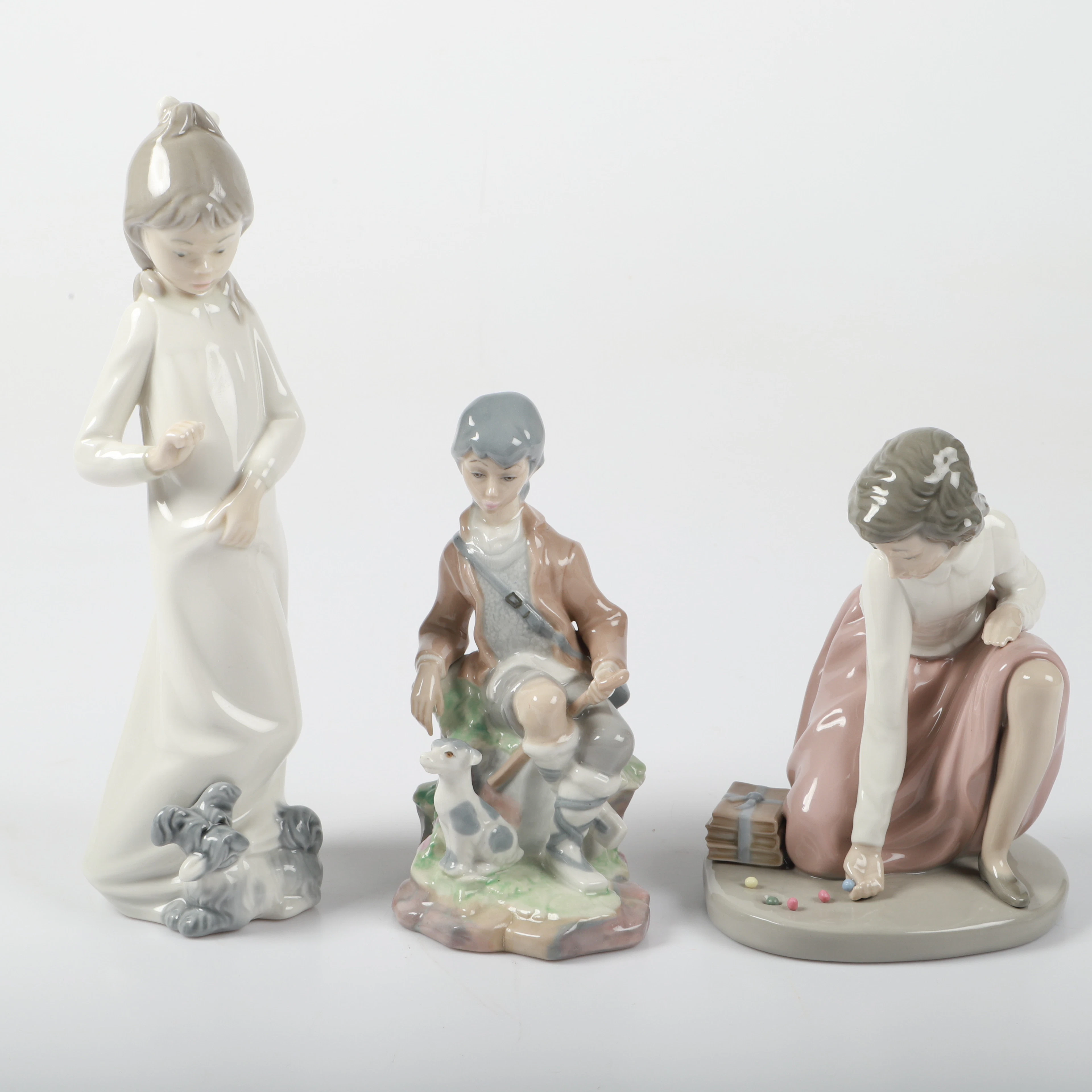 FIGURINER, 3 stycken, porslin, bl. a. Nao, Spanien.