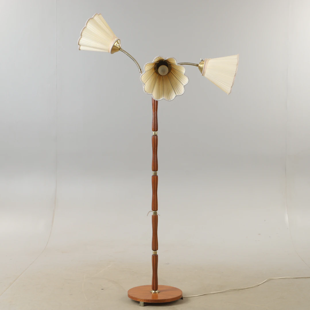 GOLVLAMPA, mahogny och mässing, Swedish modern, 1900-talets mitt.