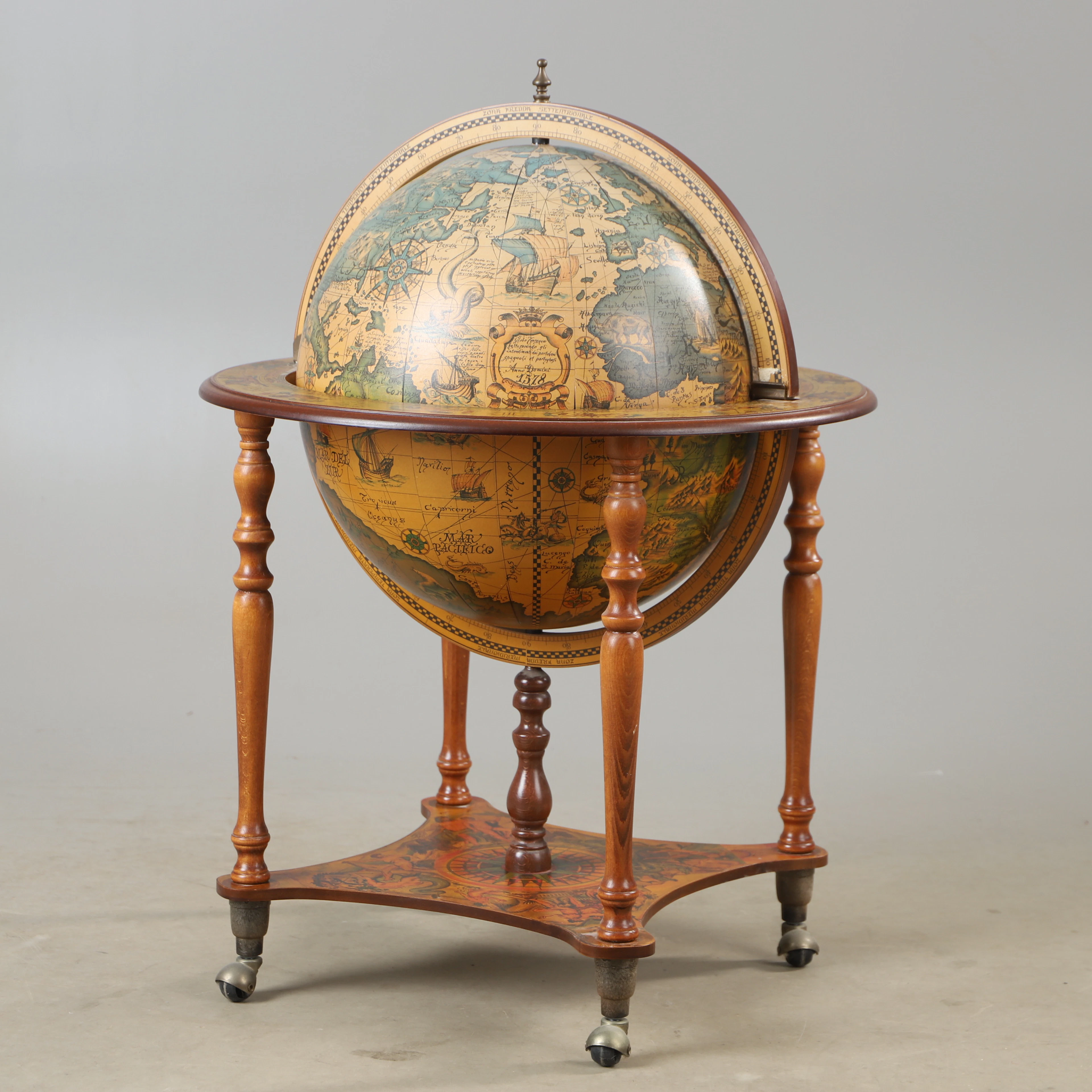 BARGLOB, mahogny, 1900-talets andra hälft.