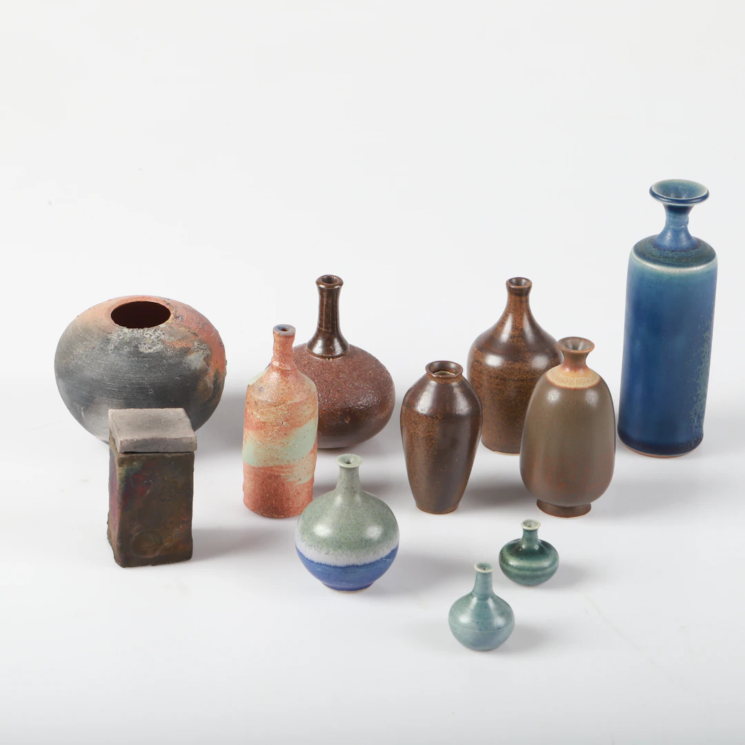 MINIATYRVASER, 11 stycken, stengods, bl. a. Rolf Palm och John Andersson
