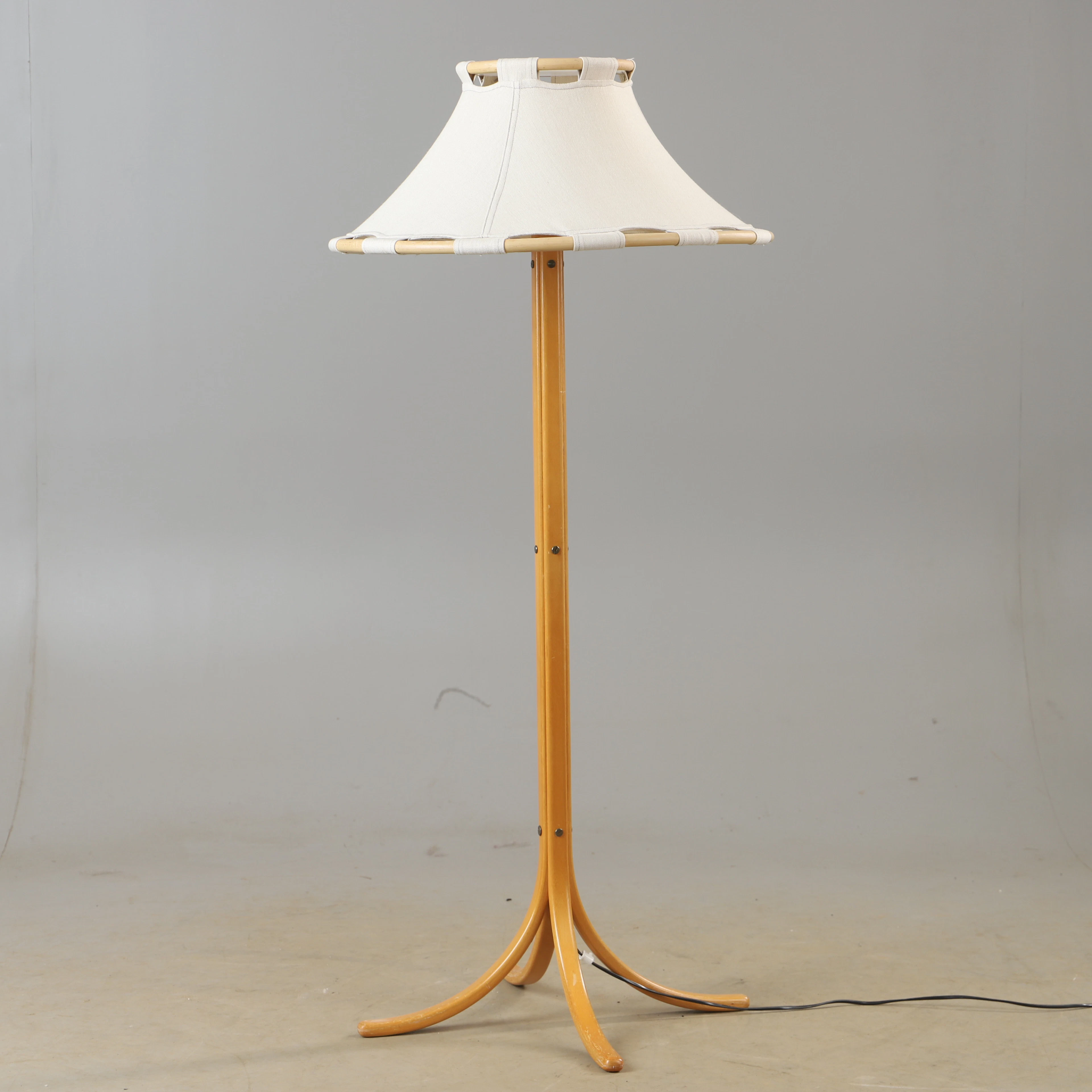 ANNA EHRNER. Golvlampa, "Anna", bok och skinn, Atelje Lyktan.