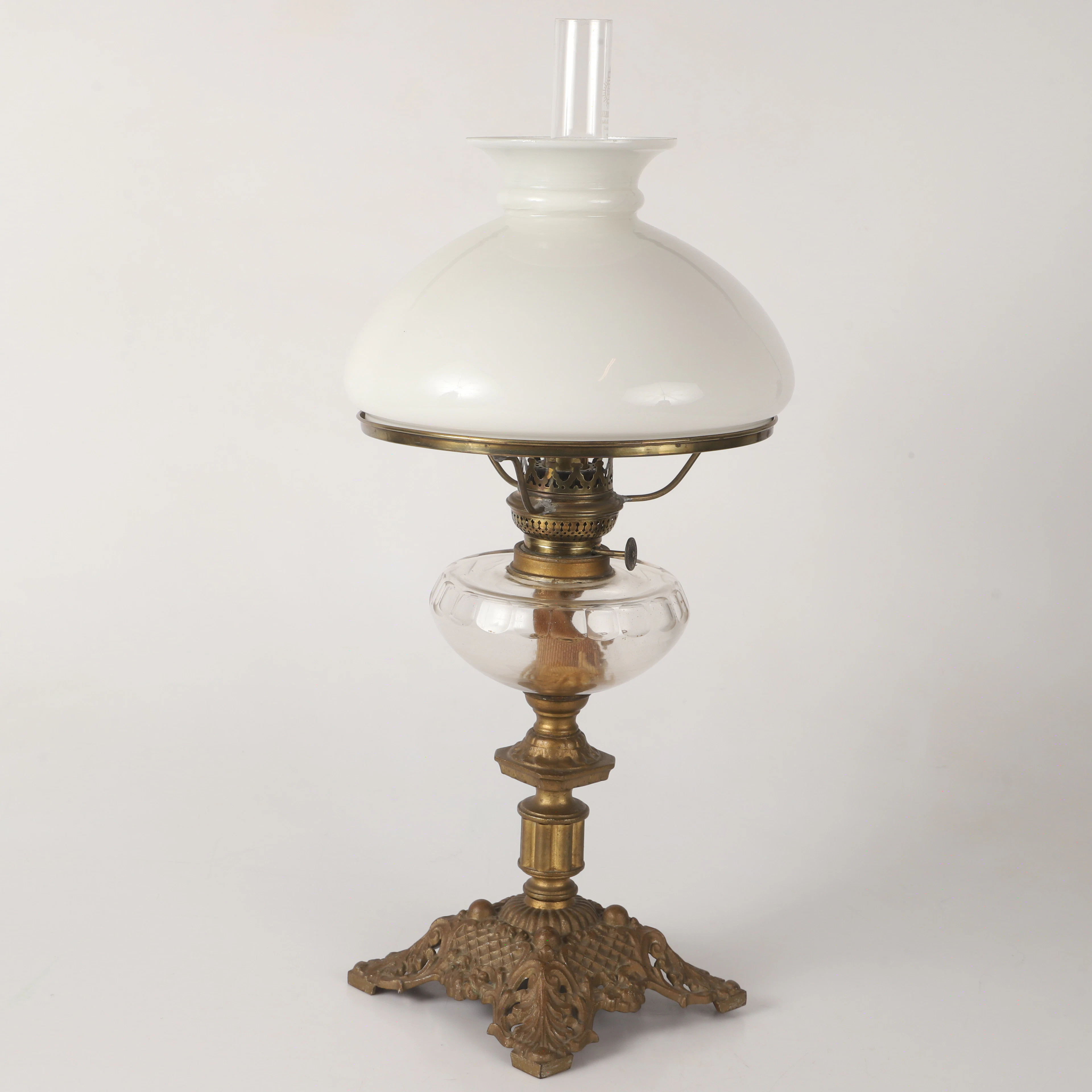 BORDSFOTOGENLAMPA, bronserad metall/glas, sekelskiftet 1800/1900.